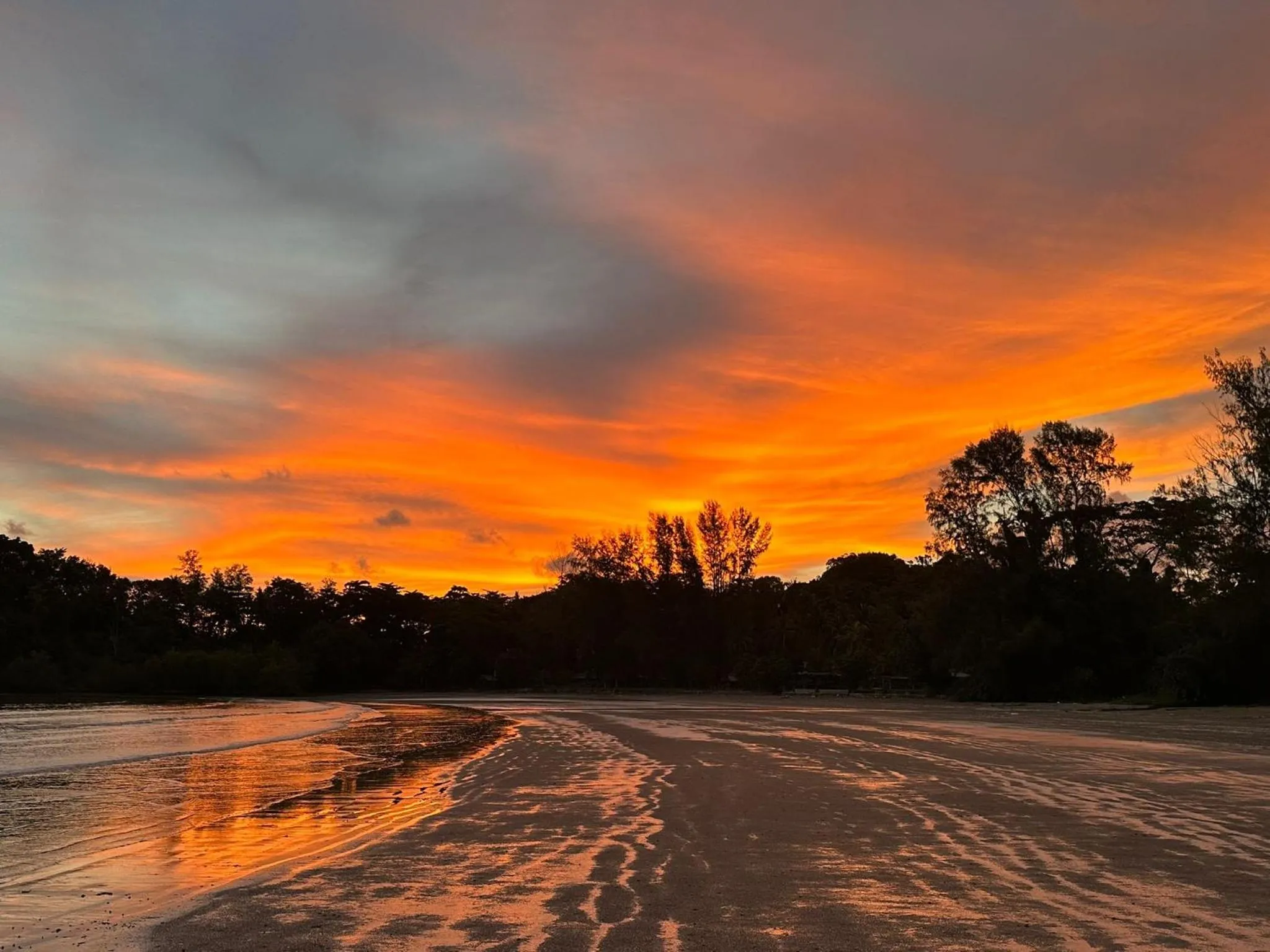 Beach in Twin Bay Resort Koh Lanta