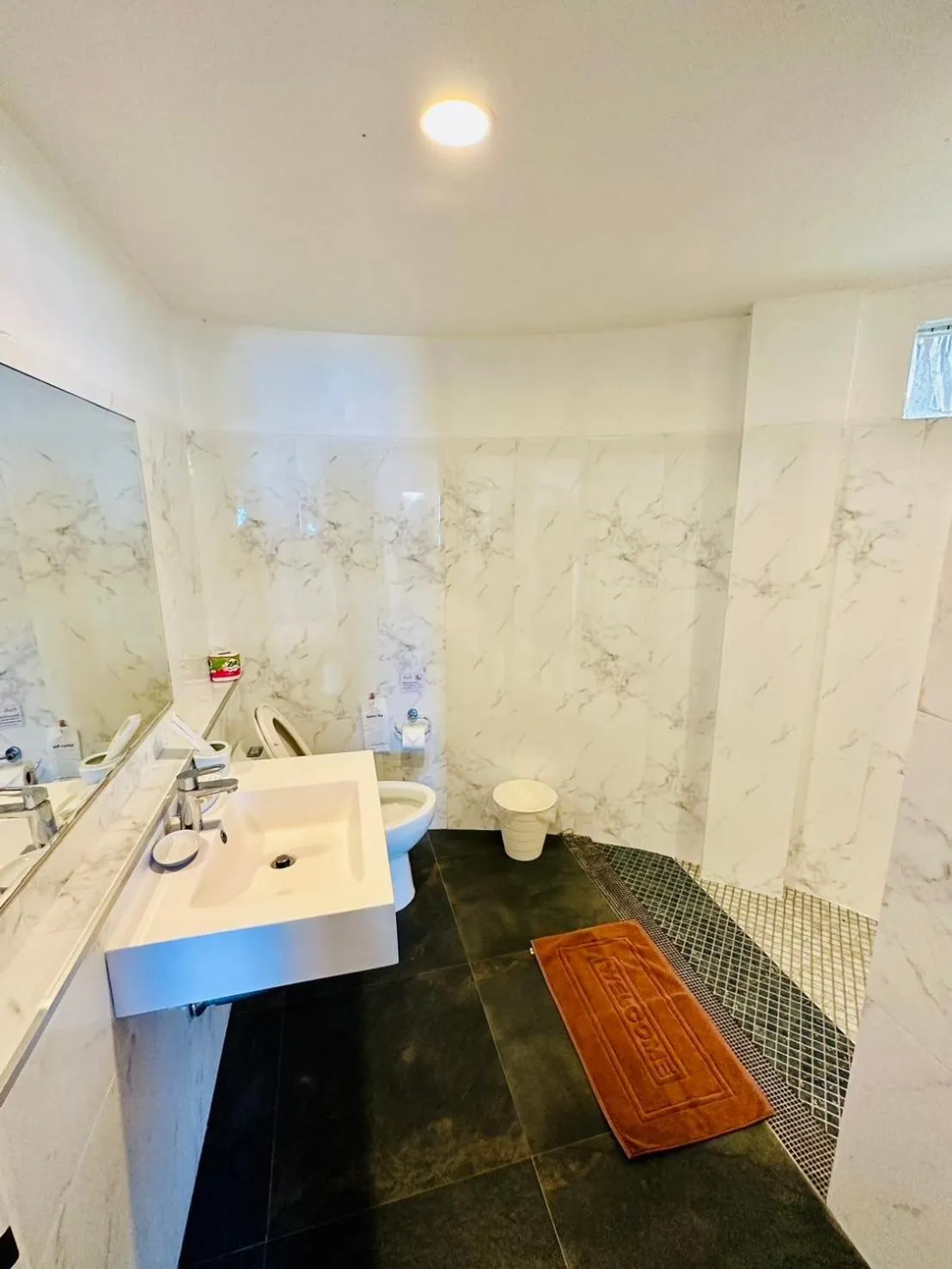 Bathroom in Twin Bay Resort Koh Lanta