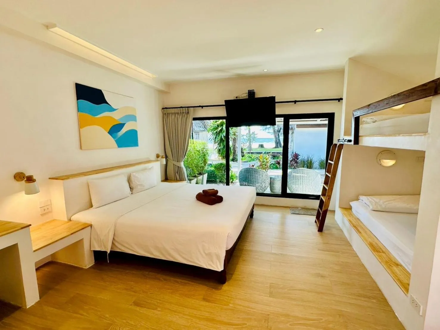 Bedroom, Bed in Twin Bay Resort Koh Lanta