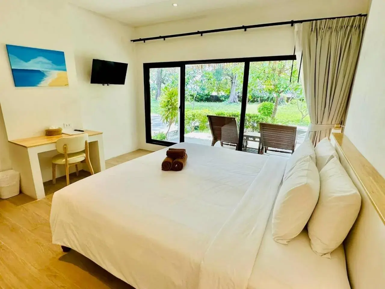 Superior Double or Twin Room with Garden View in Twin Bay Resort Koh Lanta Superior Double or Twin Room with Garden View in Twin Bay Resort Koh Lanta