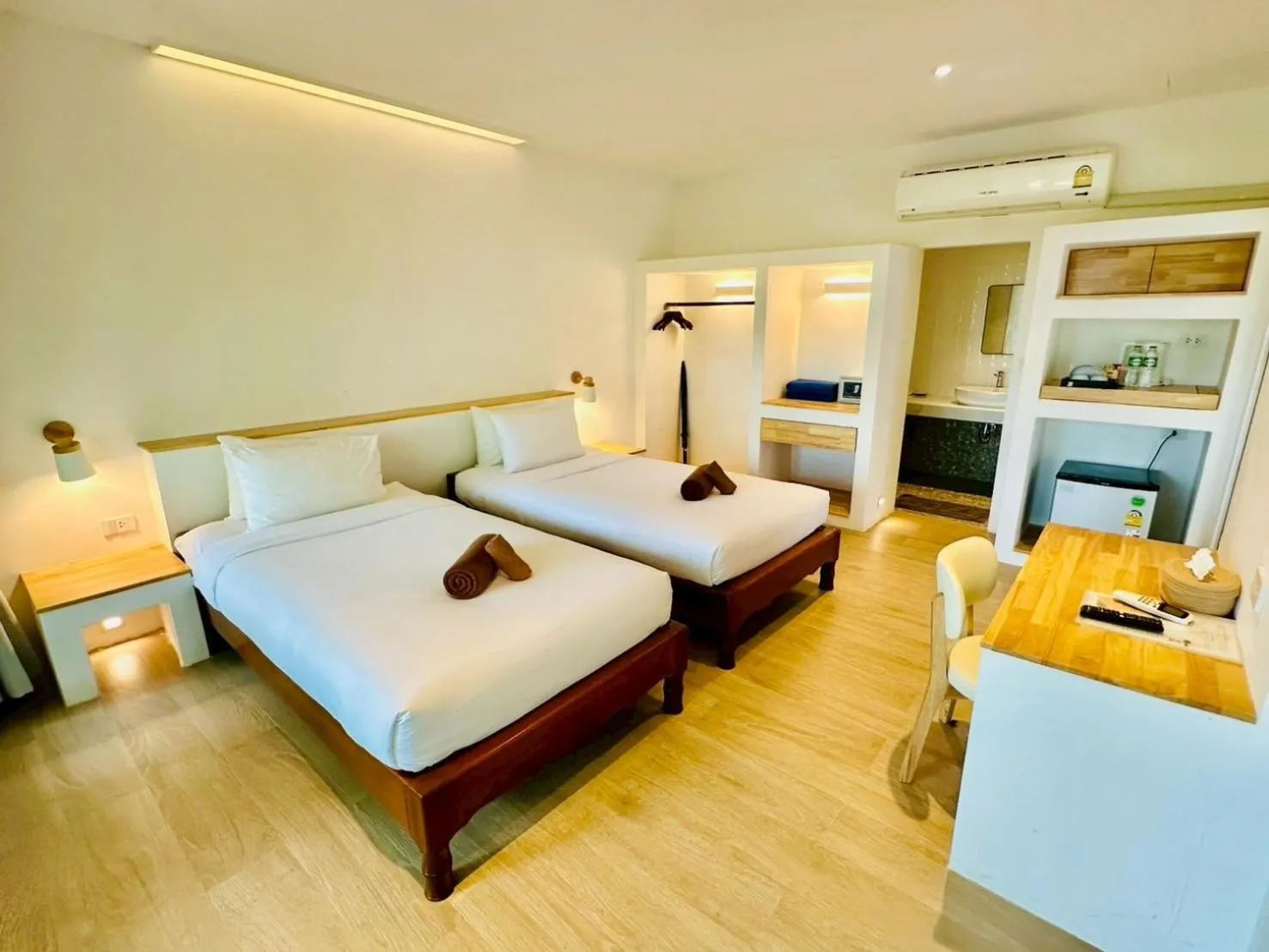 Bed in Twin Bay Resort Koh Lanta