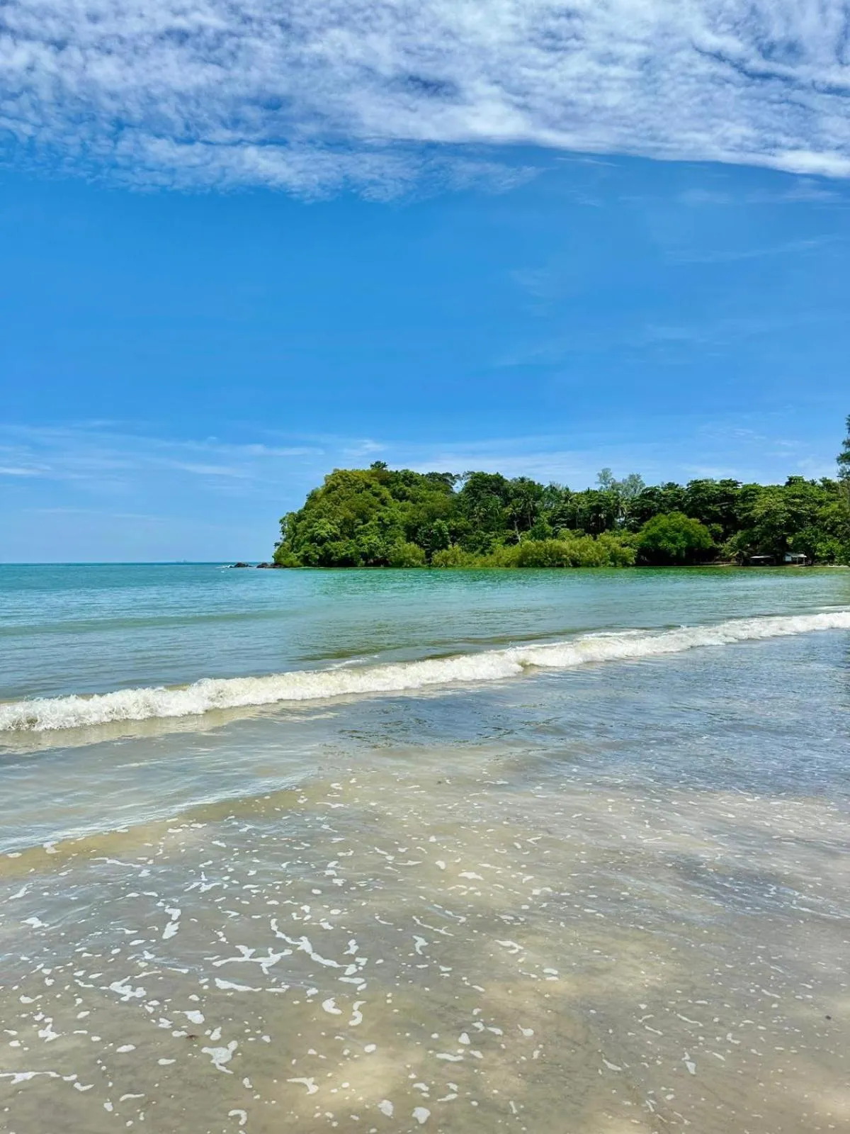Beach in Twin Bay Resort Koh Lanta