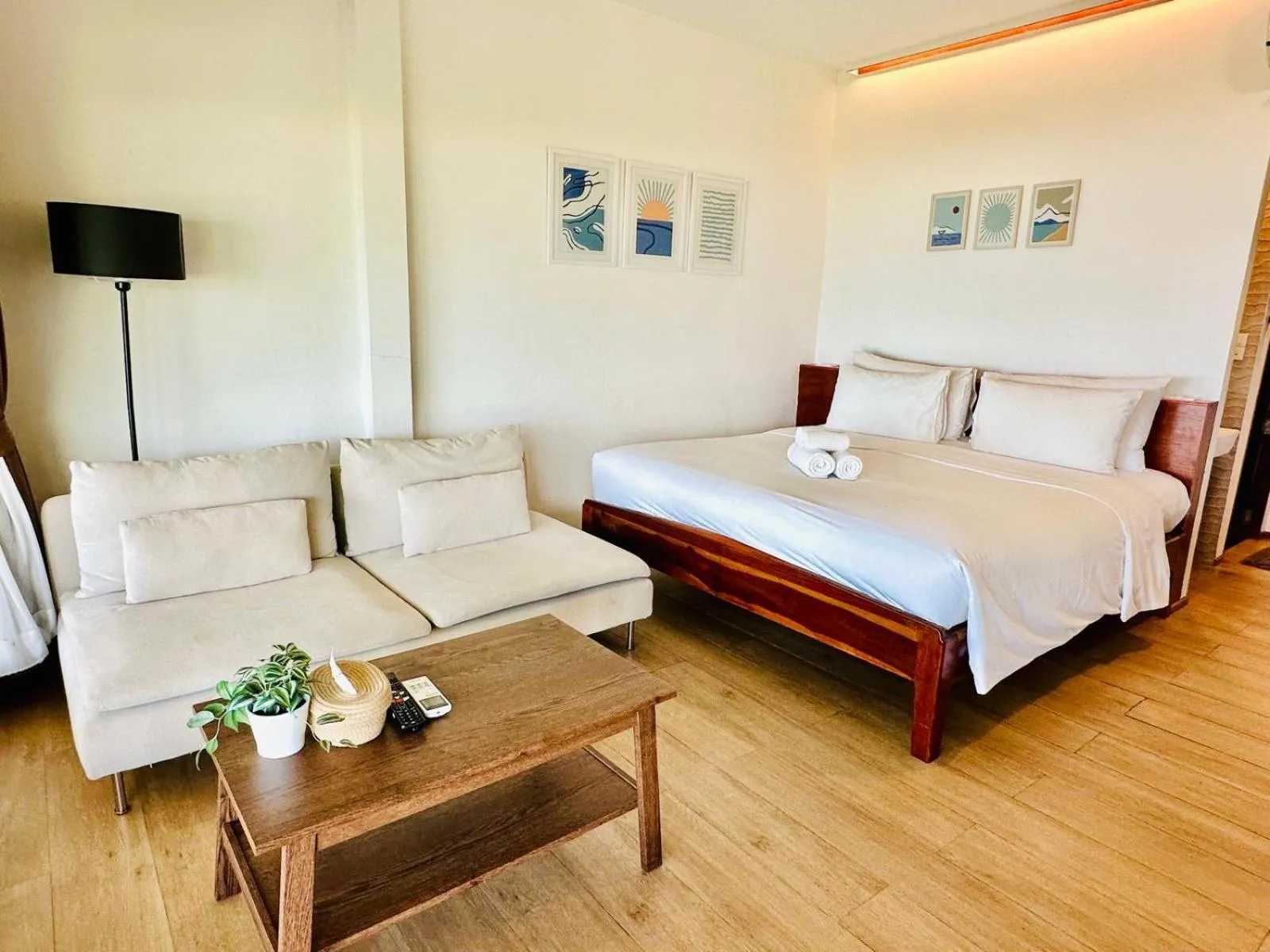 Bedroom, Bed in Twin Bay Resort Koh Lanta