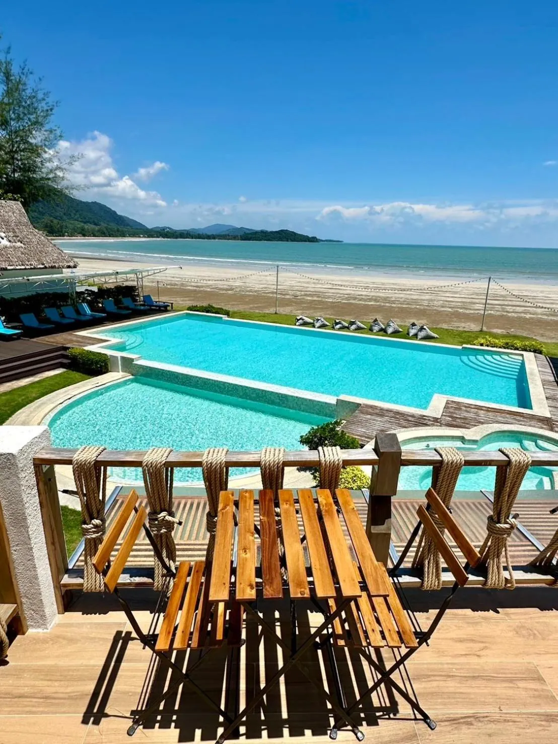 Swimming pool in Twin Bay Resort Koh Lanta