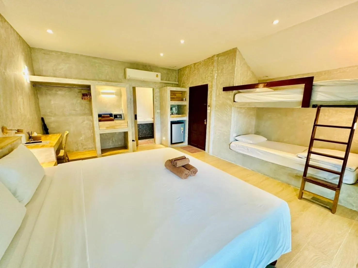 Bed in Twin Bay Resort Koh Lanta