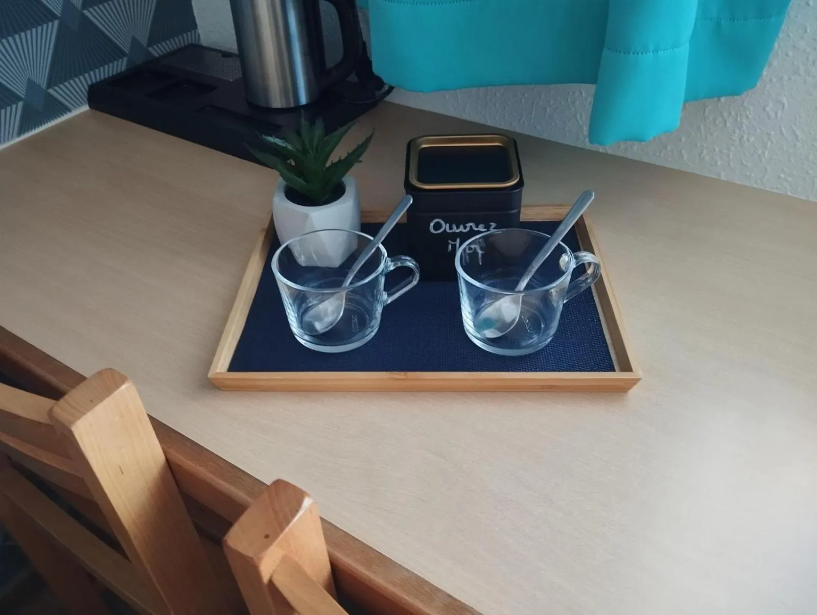 Coffee/tea facilities in Hôtel Le Laury's