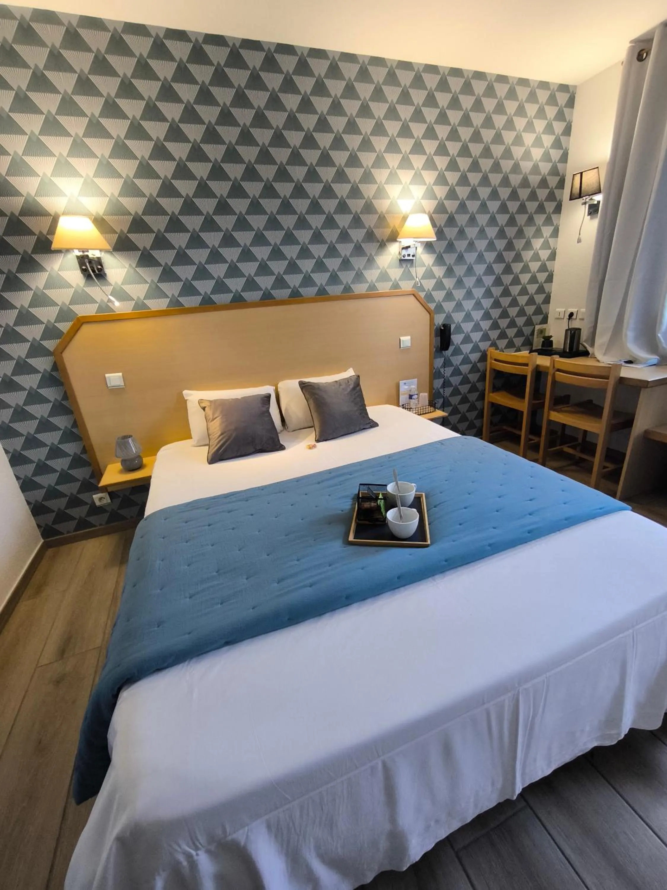 Bed in Hôtel Le Laury's-hôtel calme proche de Rodez avec parking privé gratuit