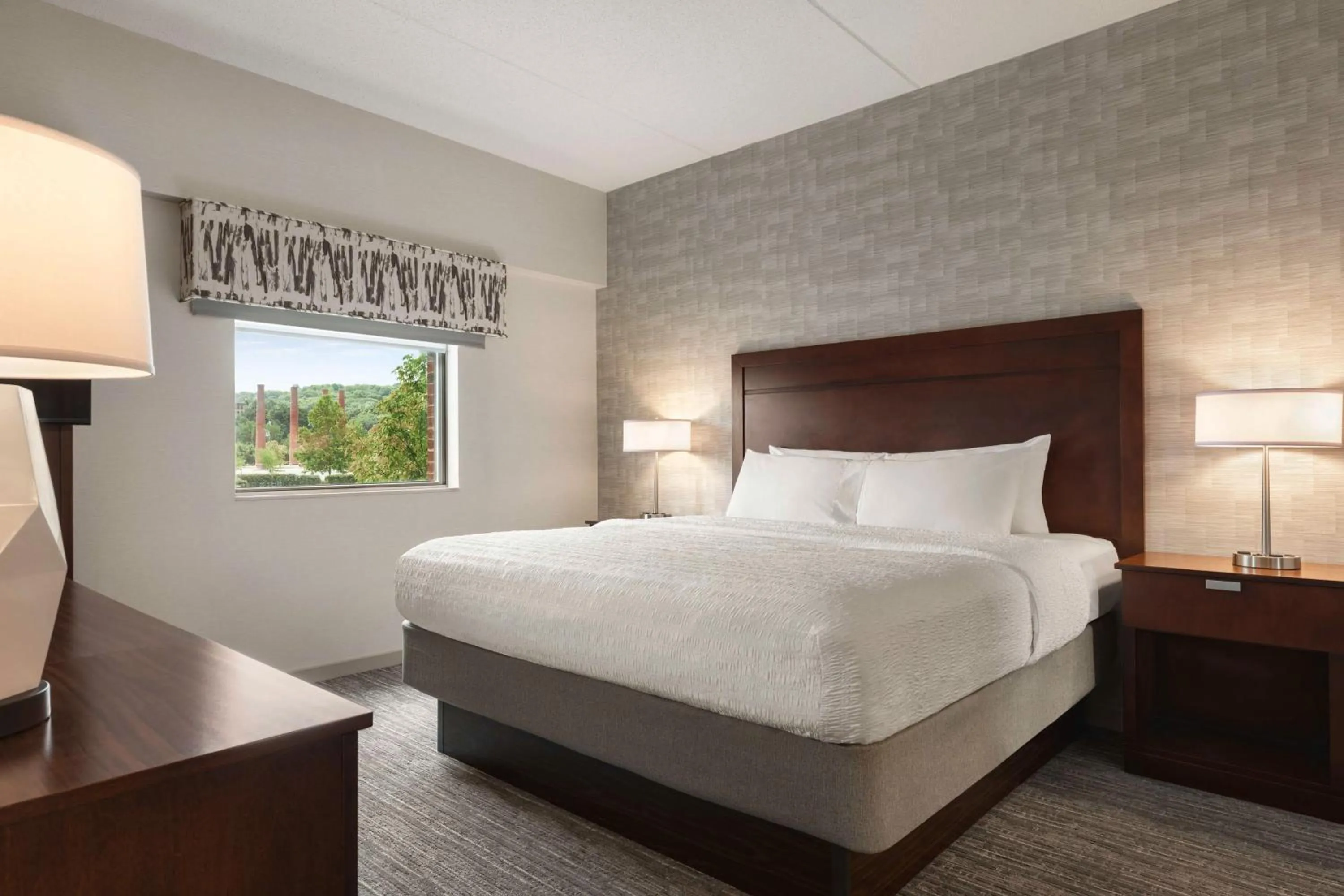 Bed in Hampton Inn & Suites Pittsburgh Waterfront West Homestead