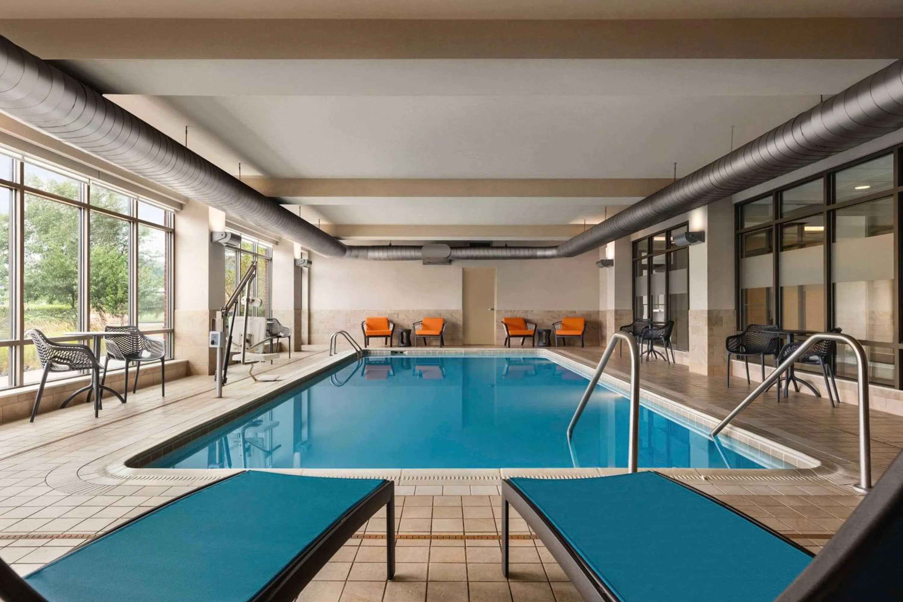 Pool view in Hampton Inn & Suites Pittsburgh Waterfront West Homestead