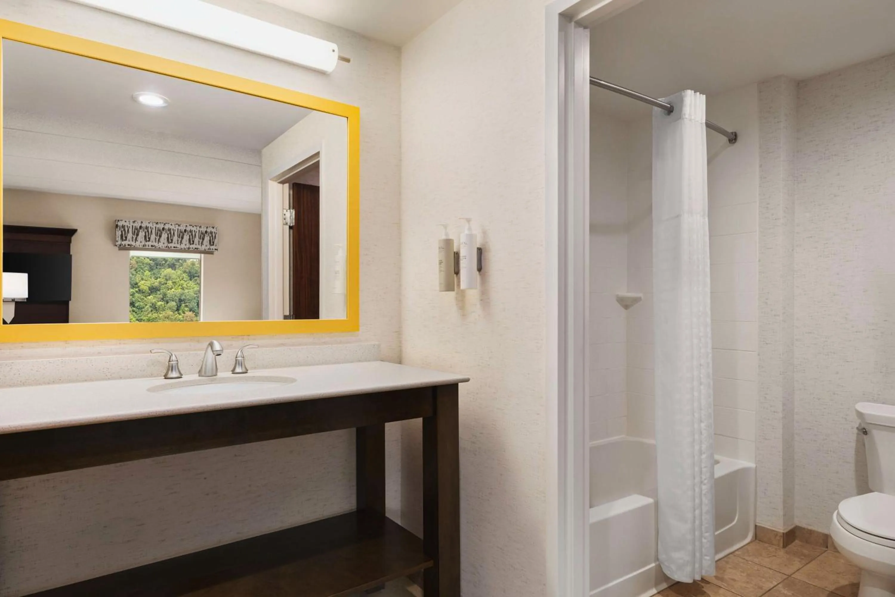 Bathroom in Hampton Inn & Suites Pittsburgh Waterfront West Homestead