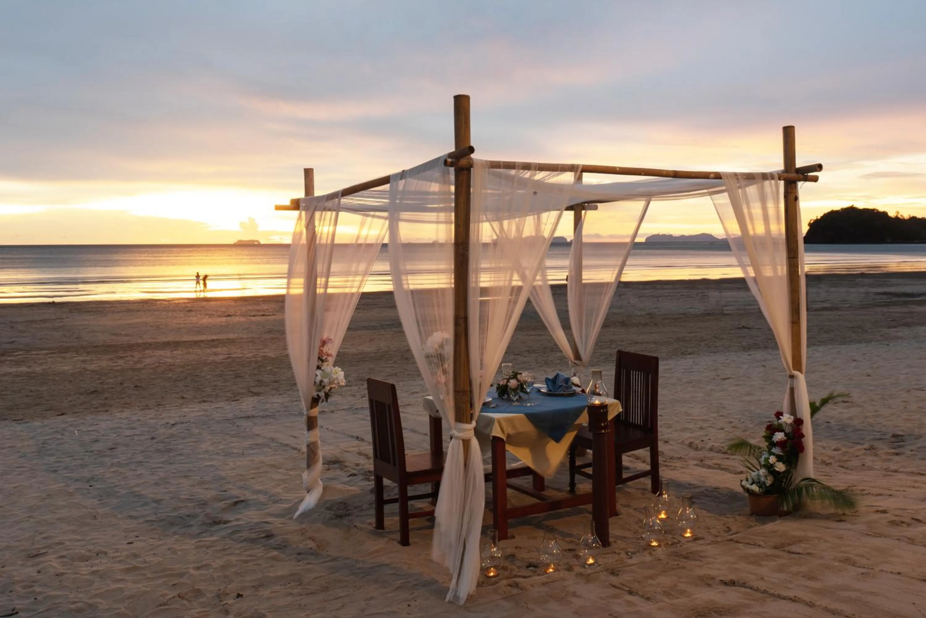 Evening entertainment in Royal Lanta Resort & Spa