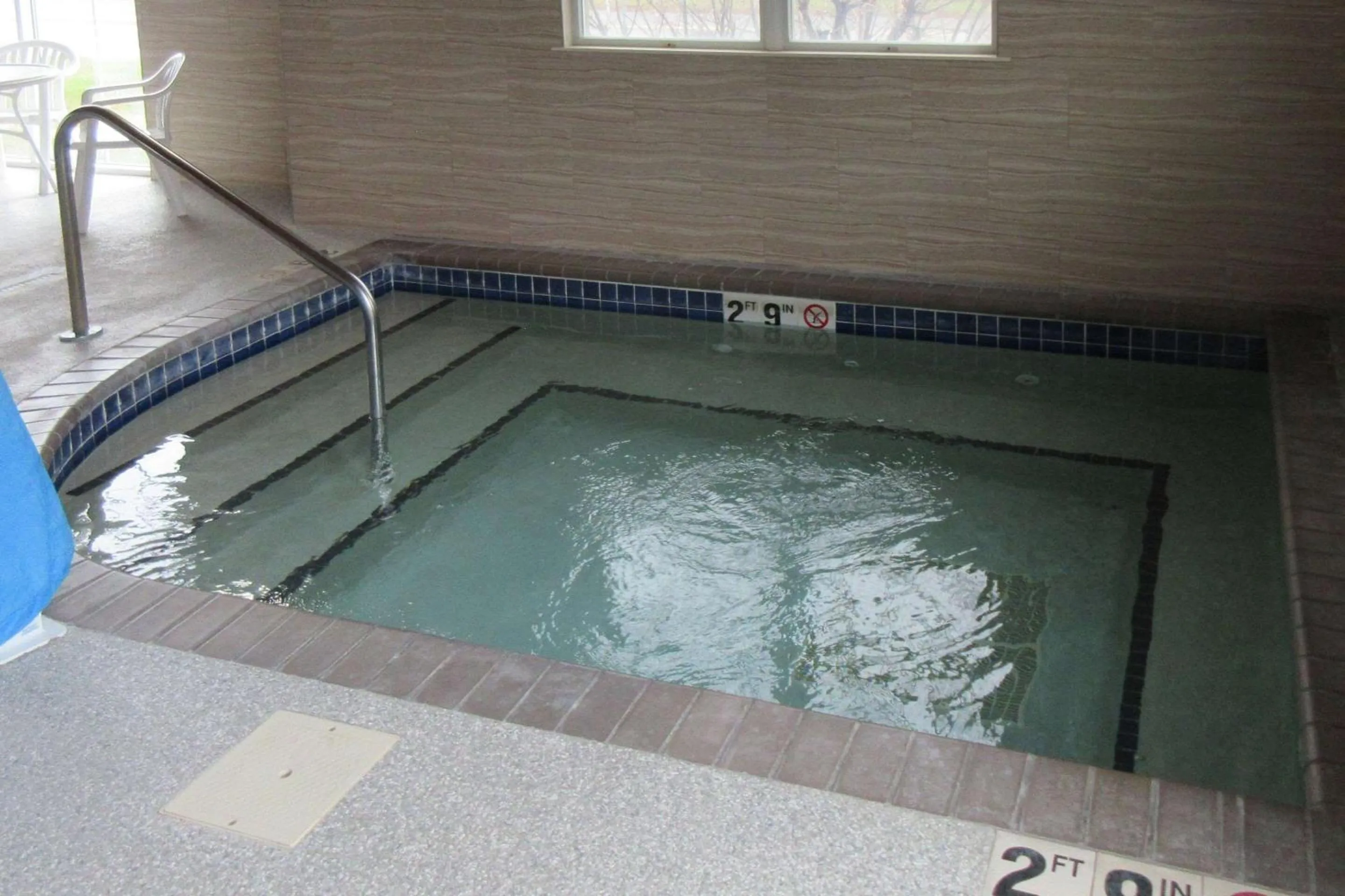 Swimming pool in Quality Inn & Suites Stillwater