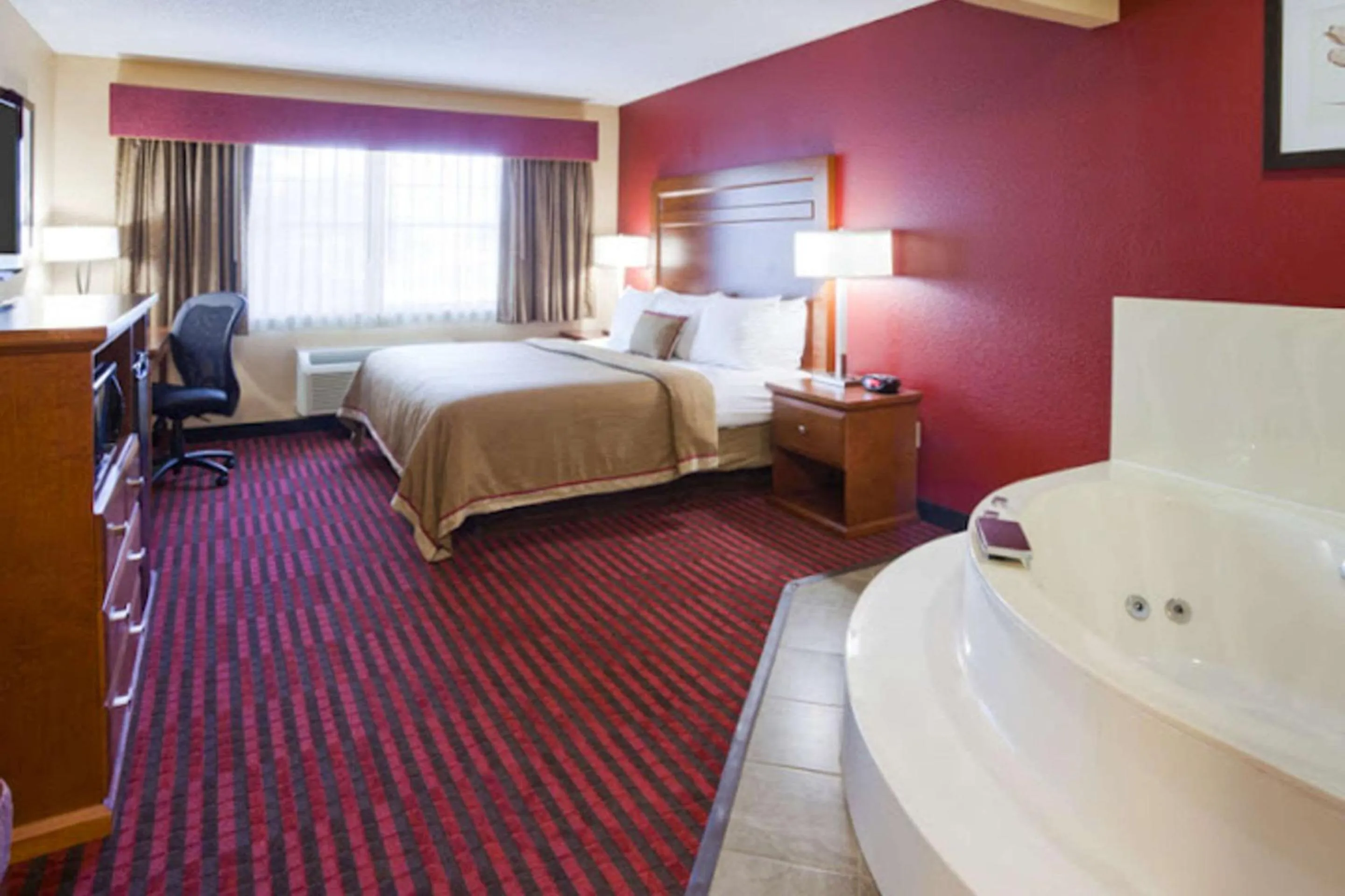 Bedroom, Bed in Quality Inn & Suites Stillwater