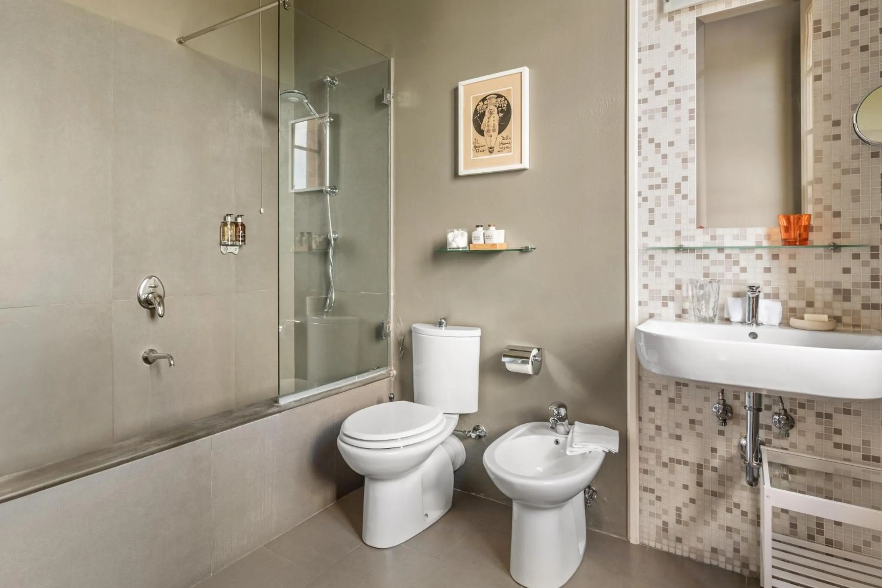 Shower in Fontelunga Hotel & Villas