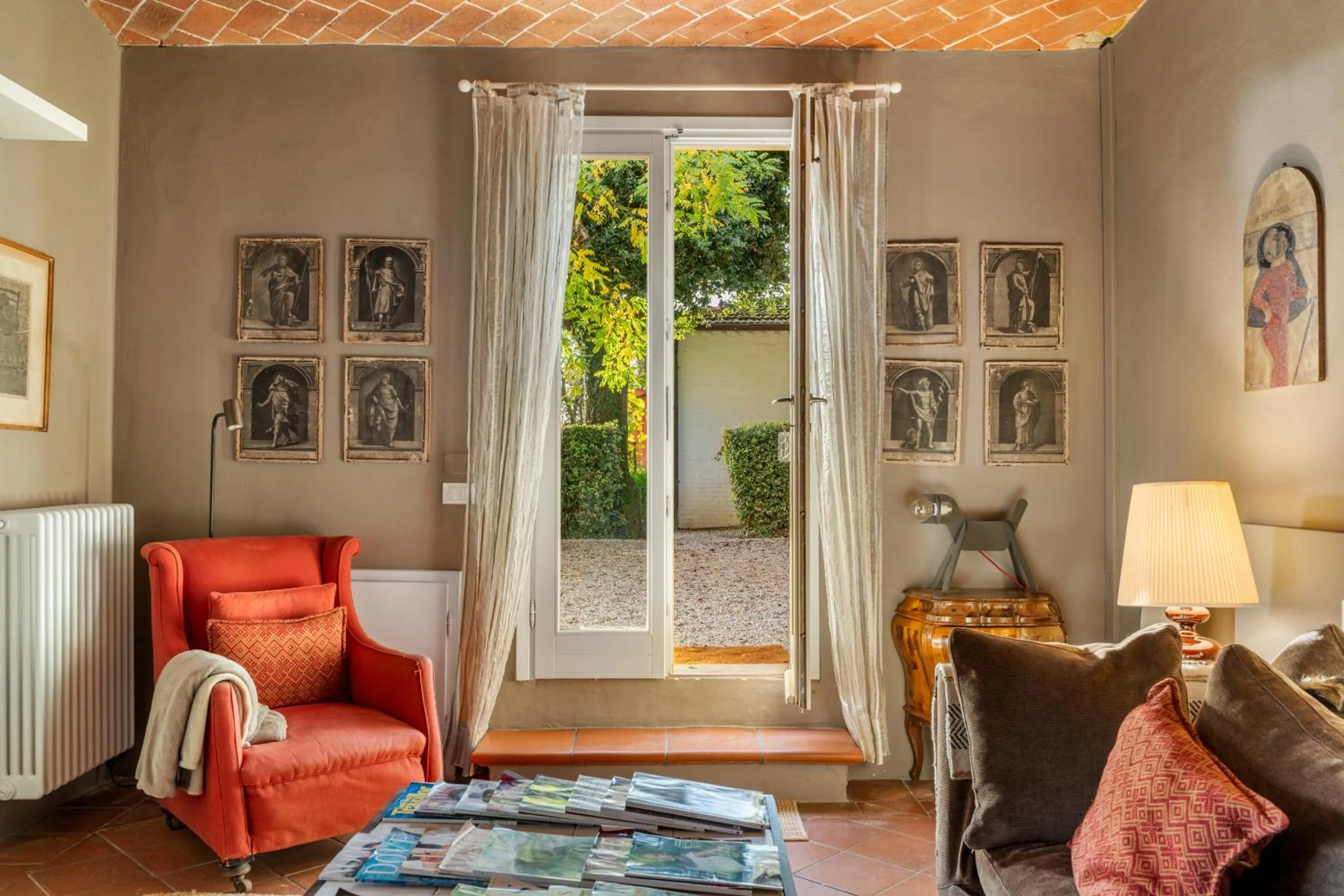 Communal lounge/ TV room in Fontelunga Hotel & Villas