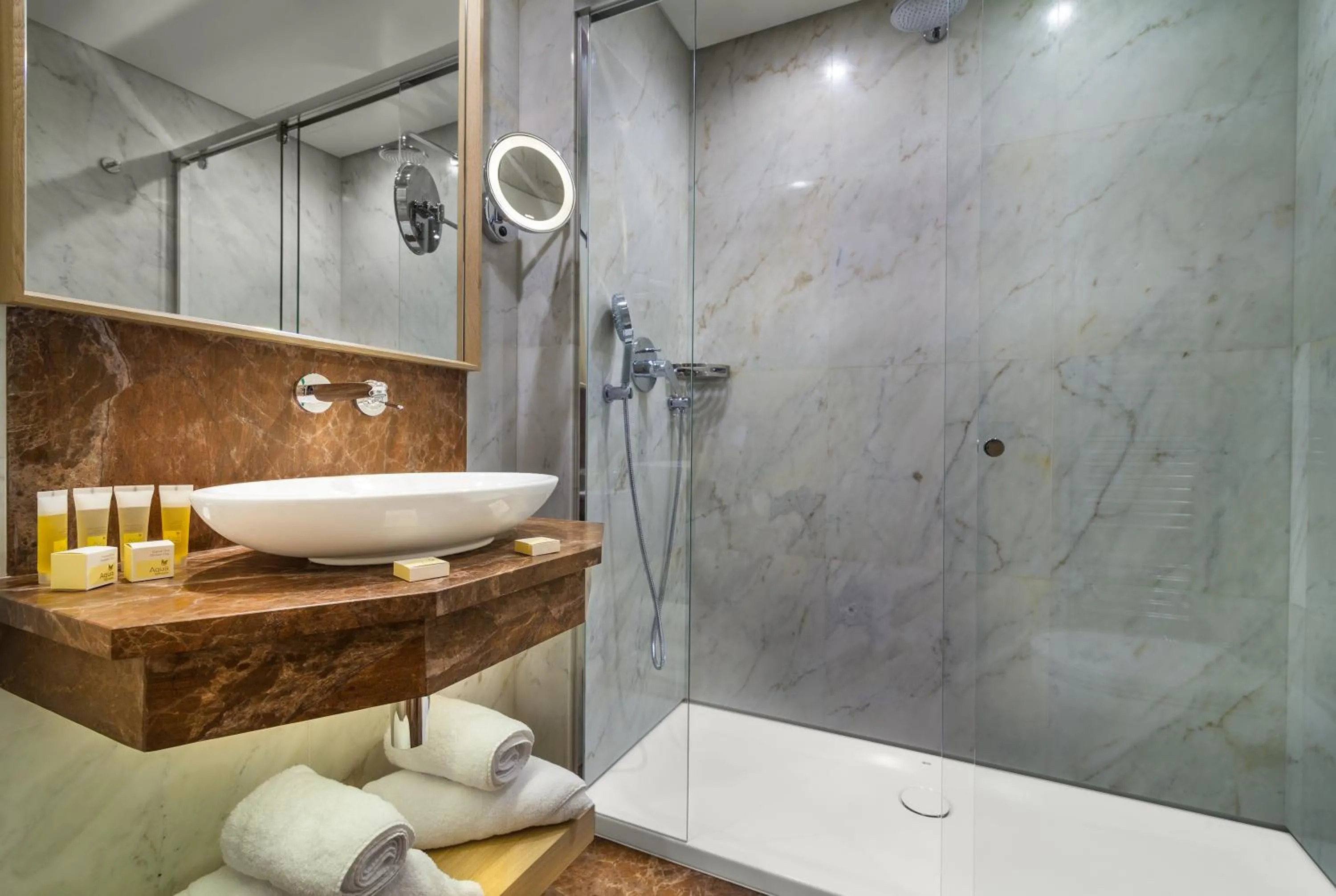 Shower in Ana Hotels Bradul Poiana Brasov