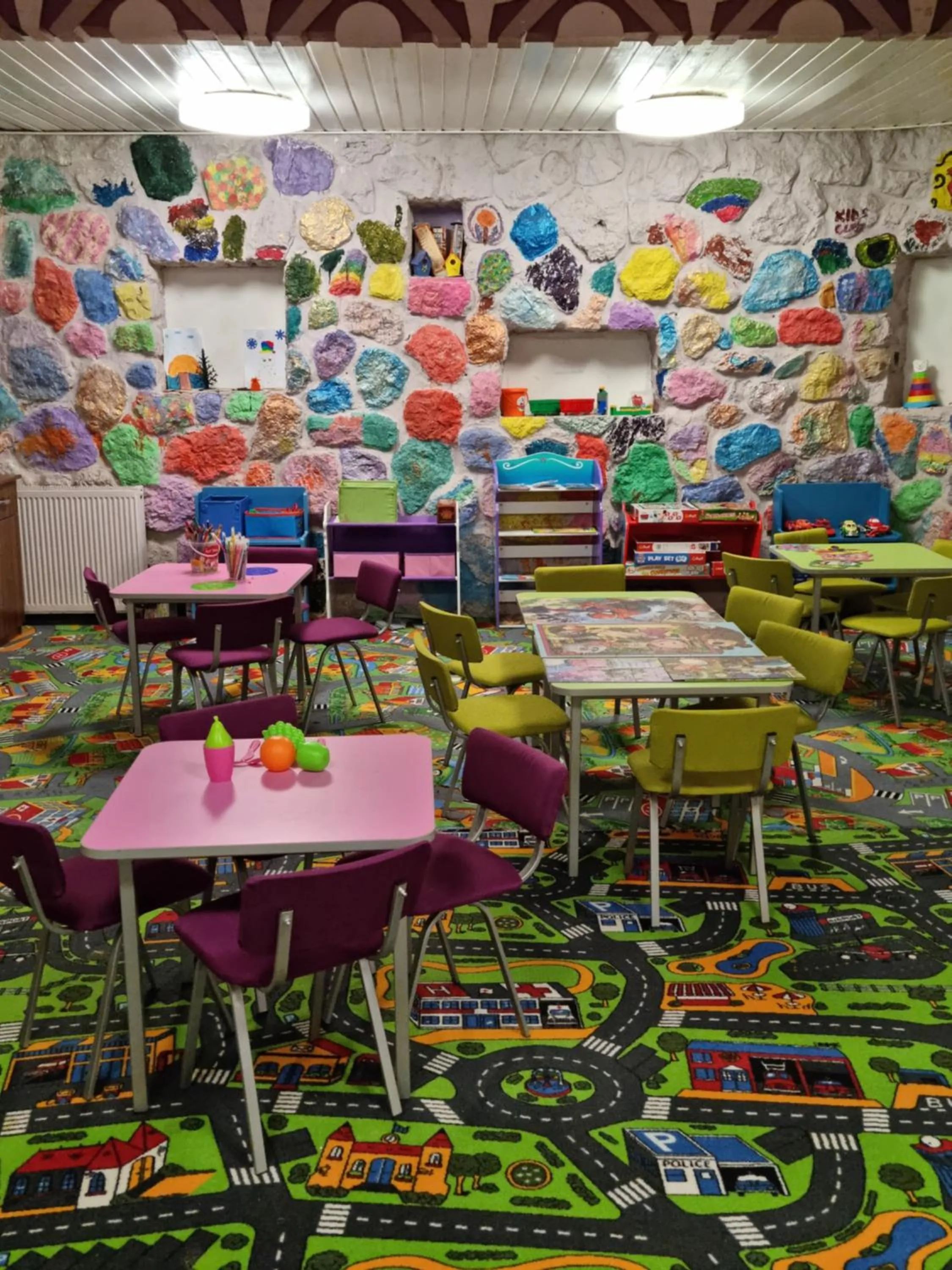 Children play ground in Ana Hotels Bradul Poiana Brasov