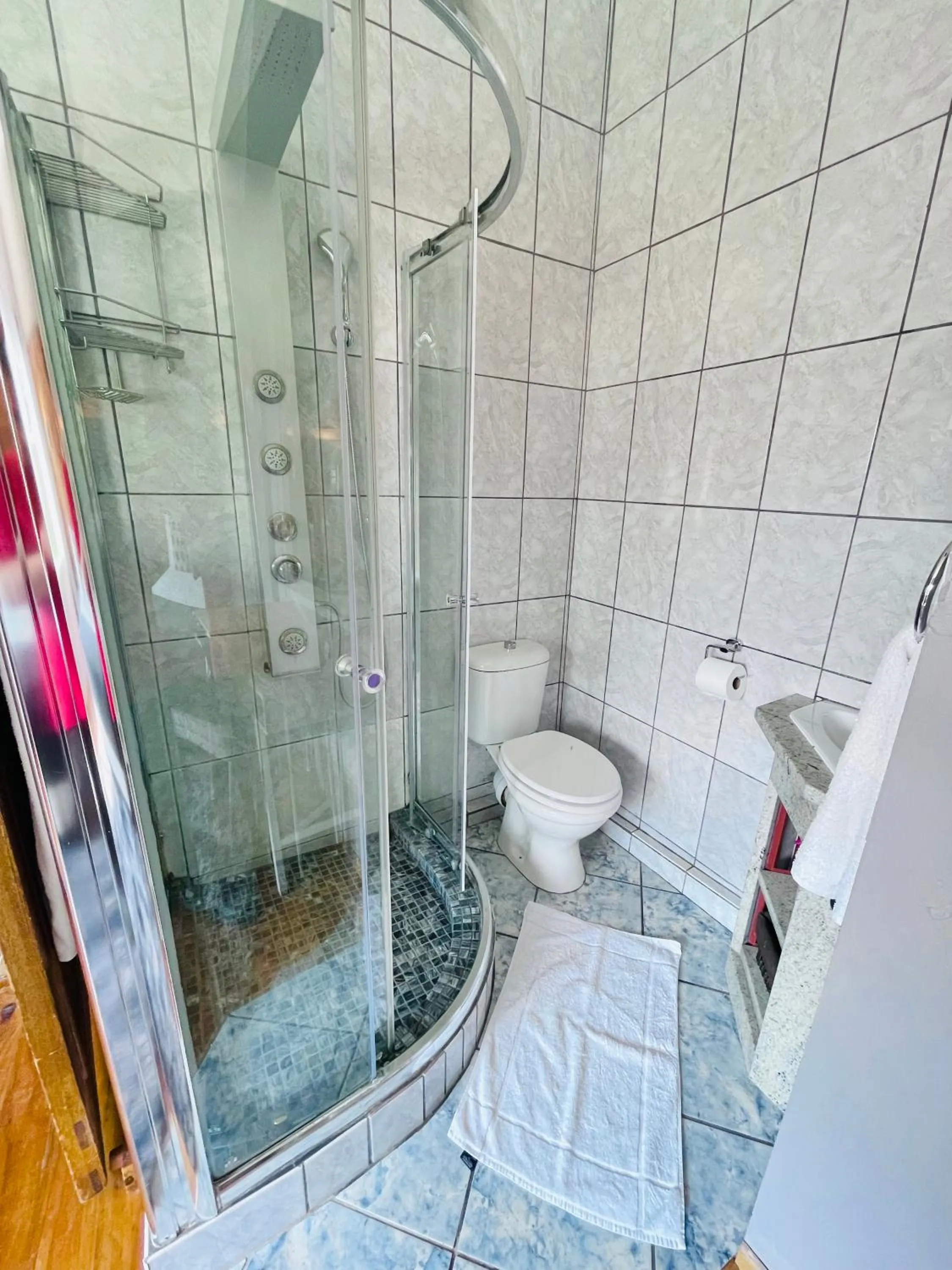 Bathroom in Madeira Bed