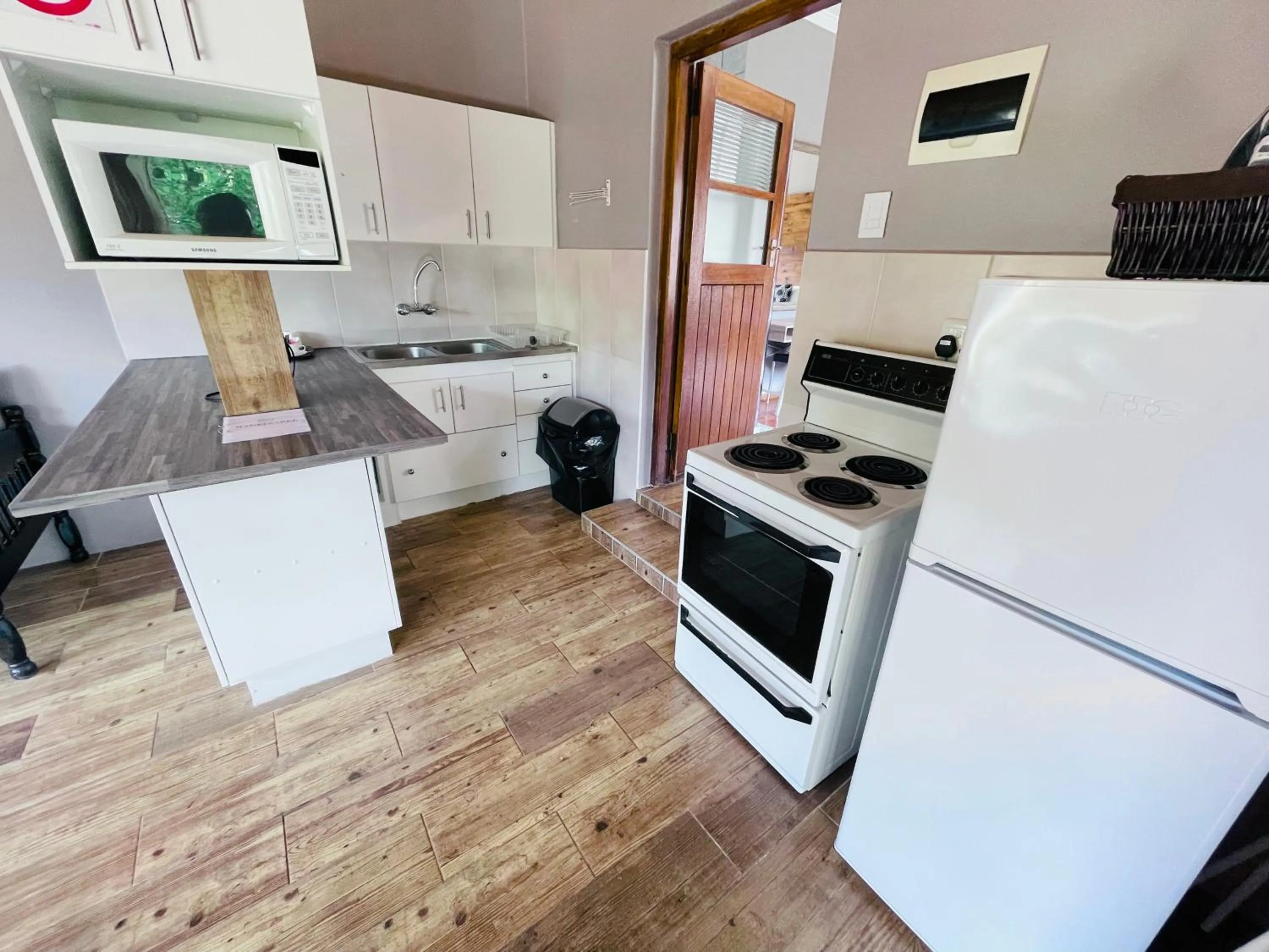 Kitchen or kitchenette in Madeira Bed