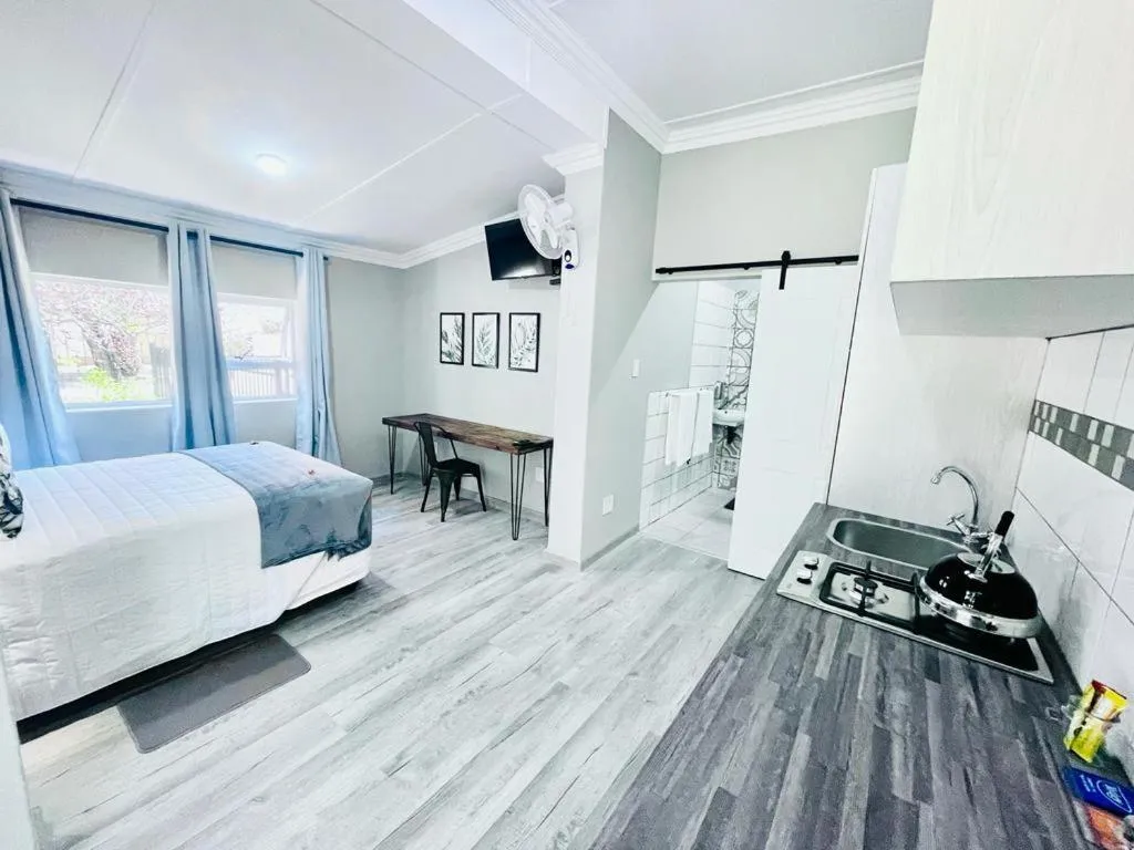 Photo of the whole room in Madeira Bed