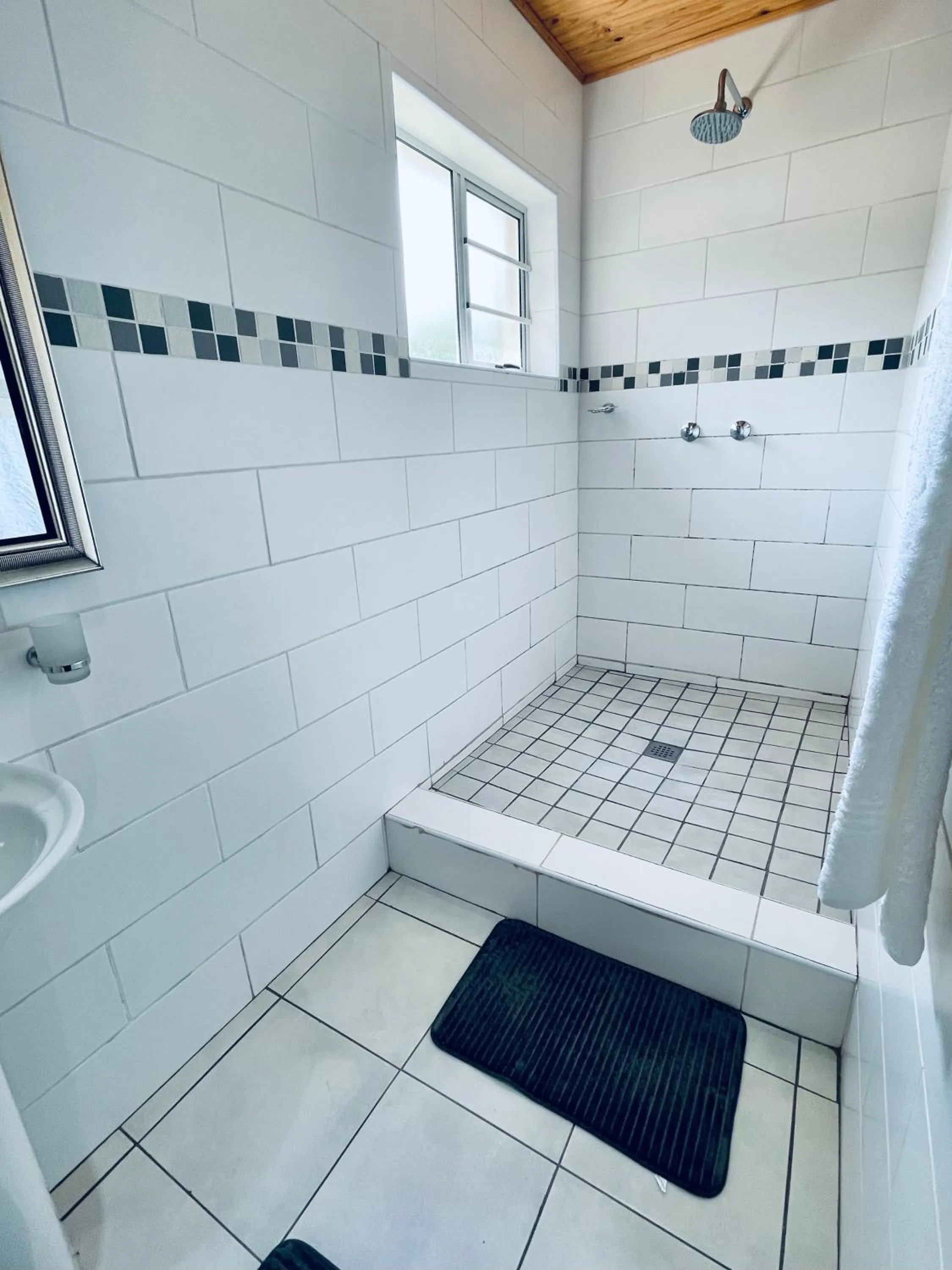 Shower in Madeira Bed