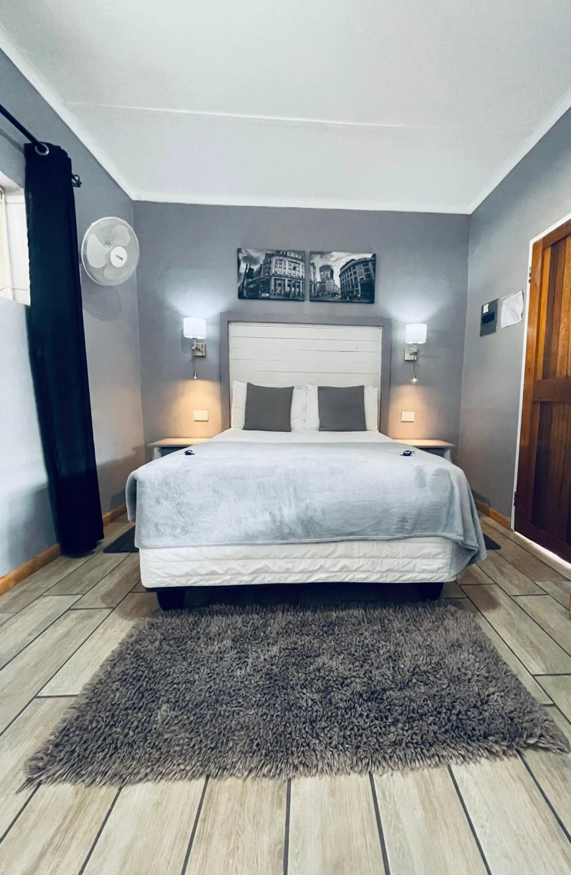 Photo of the whole room, Bed in Madeira Bed