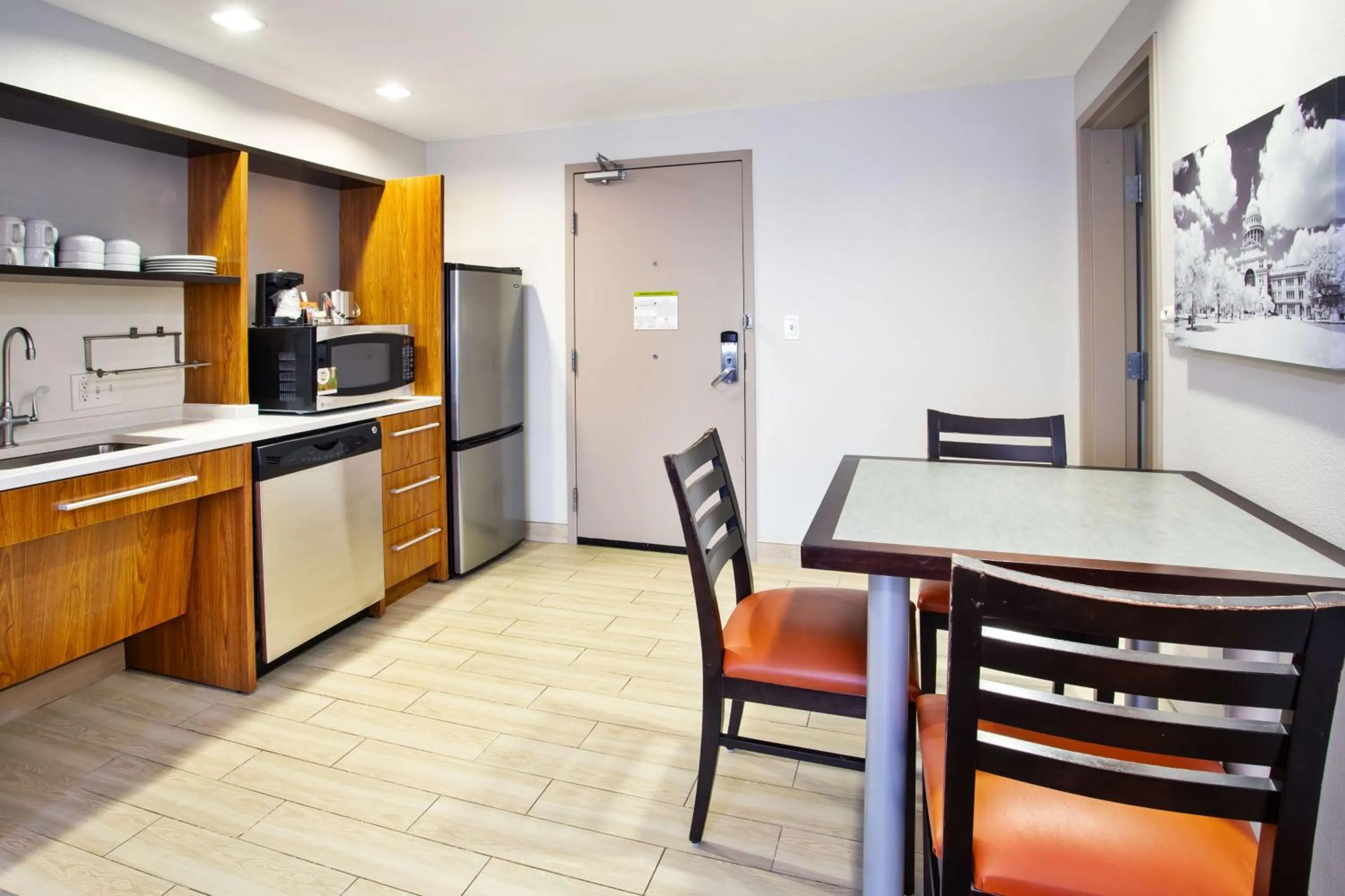 Kitchen or kitchenette in Home2 Suites by Hilton Austin/Cedar Park
