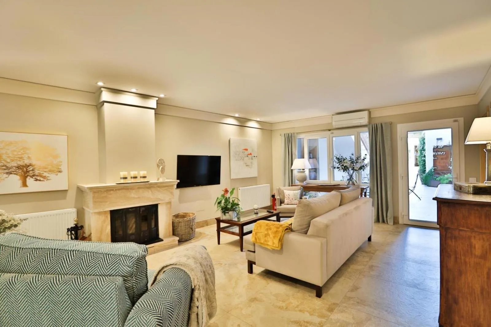 Communal lounge/ TV room in El Patio de los Jazmines Boutique-House