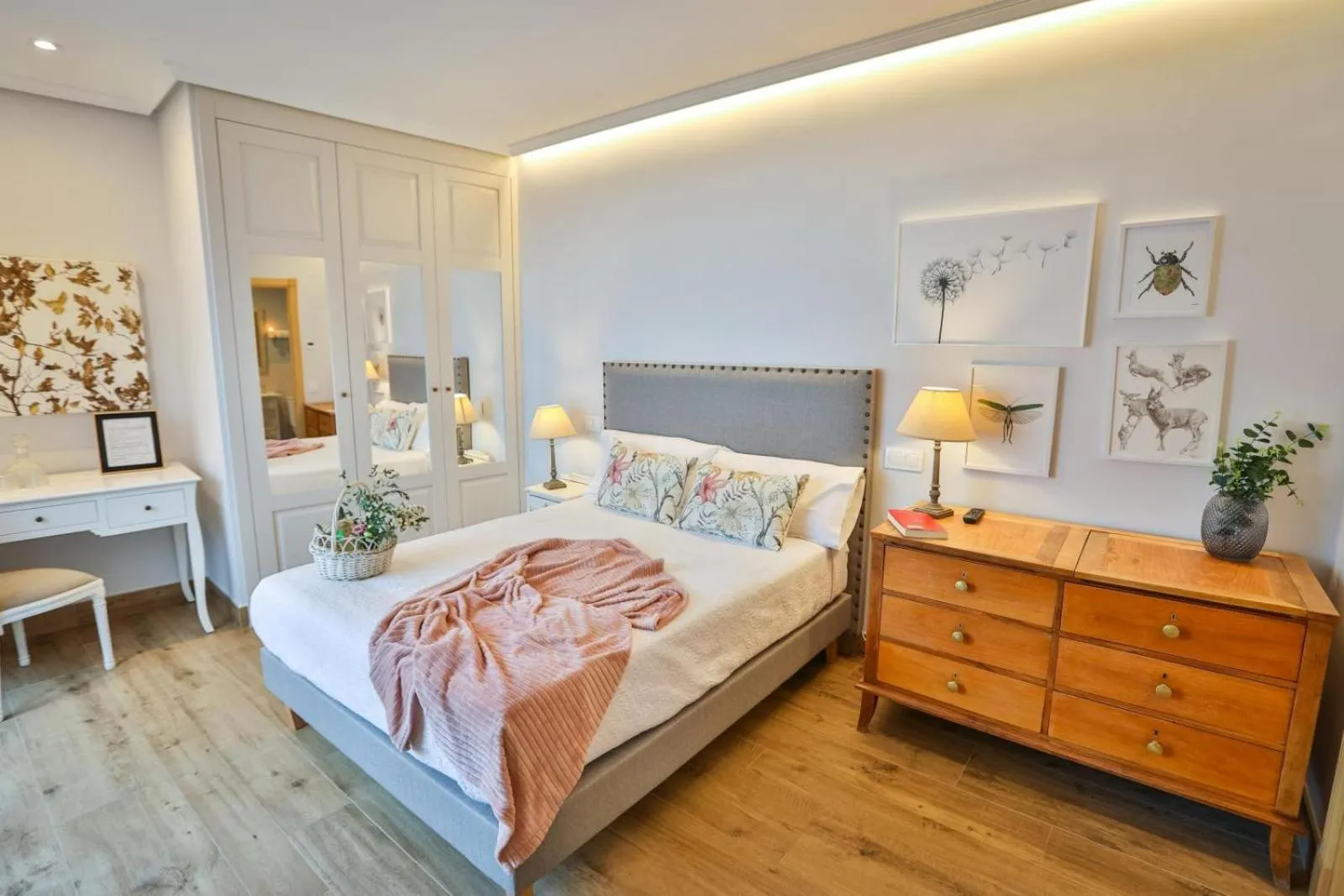 Photo of the whole room, Bed in El Patio de los Jazmines Boutique-House