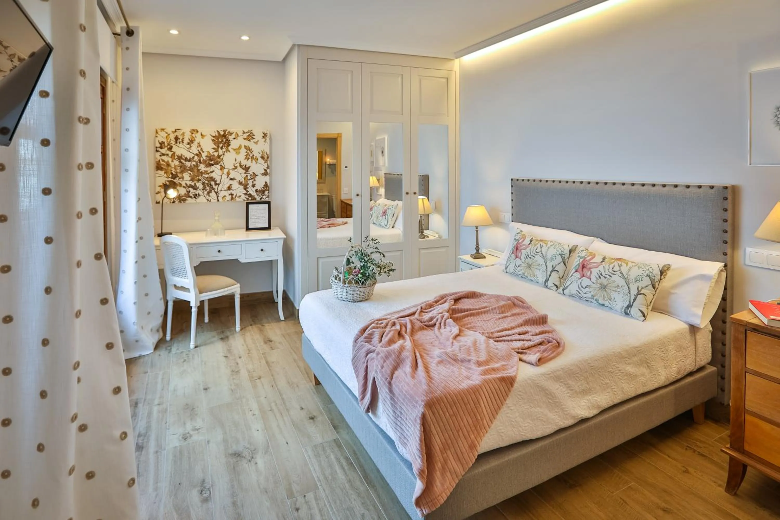 Photo of the whole room, Bed in El Patio de los Jazmines Boutique-House