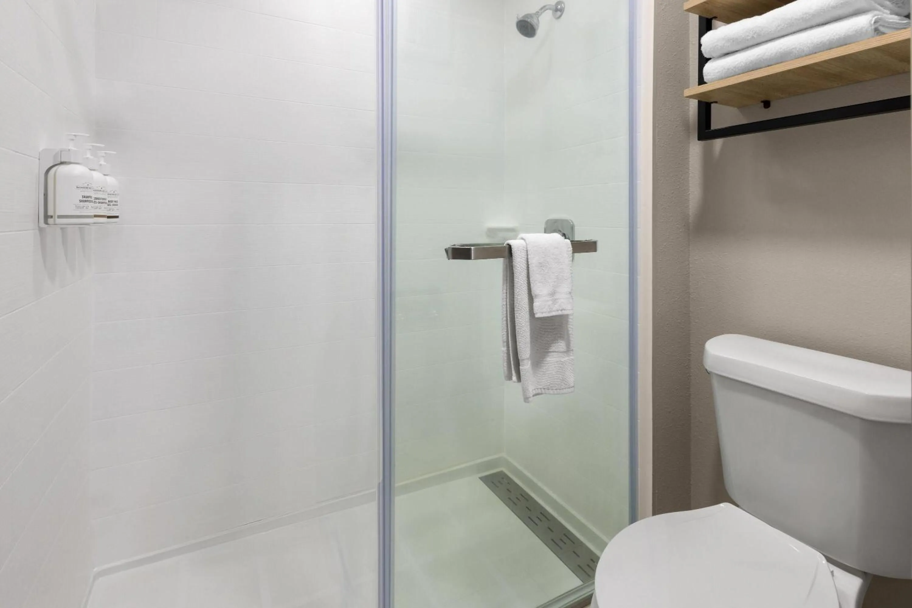 Bathroom in La Quinta by Wyndham Mansfield OH