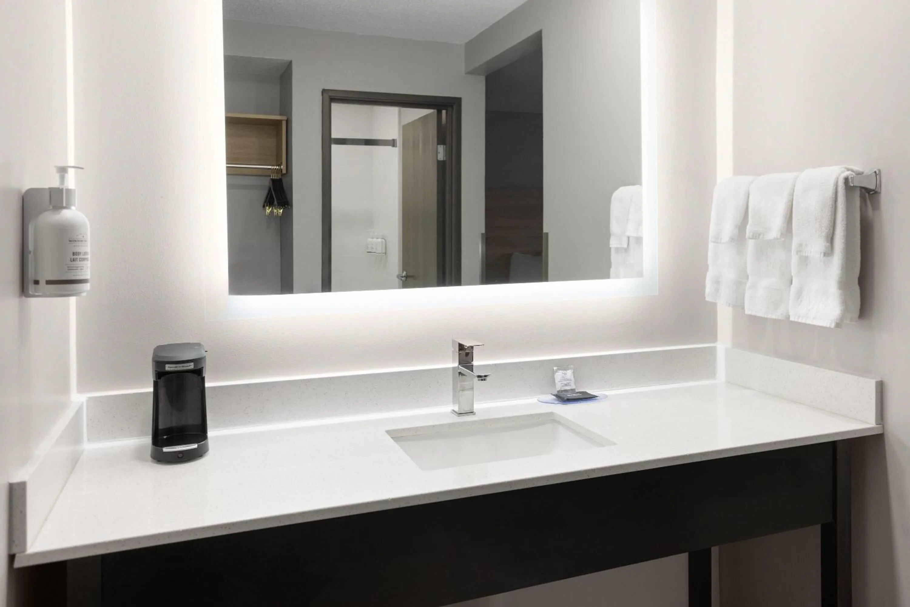 Bathroom in La Quinta by Wyndham Mansfield OH