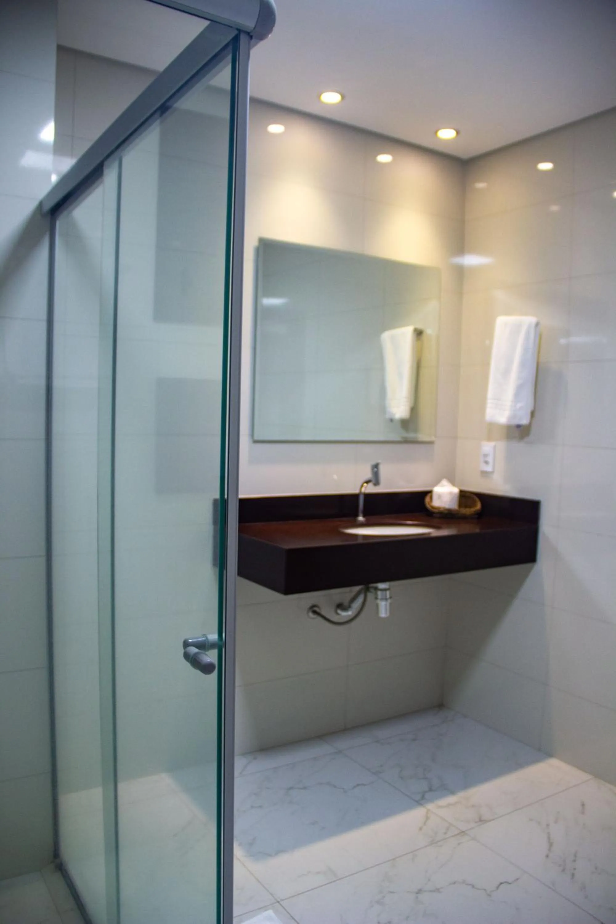 Shower in Firenze Hotel Votuporanga