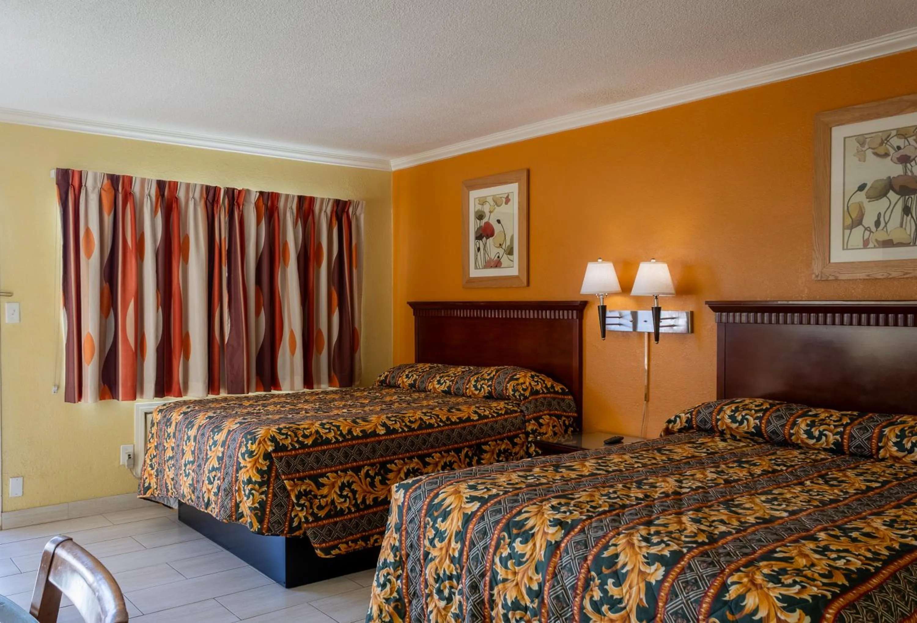 Bedroom, Bed in Kings Rest Motel