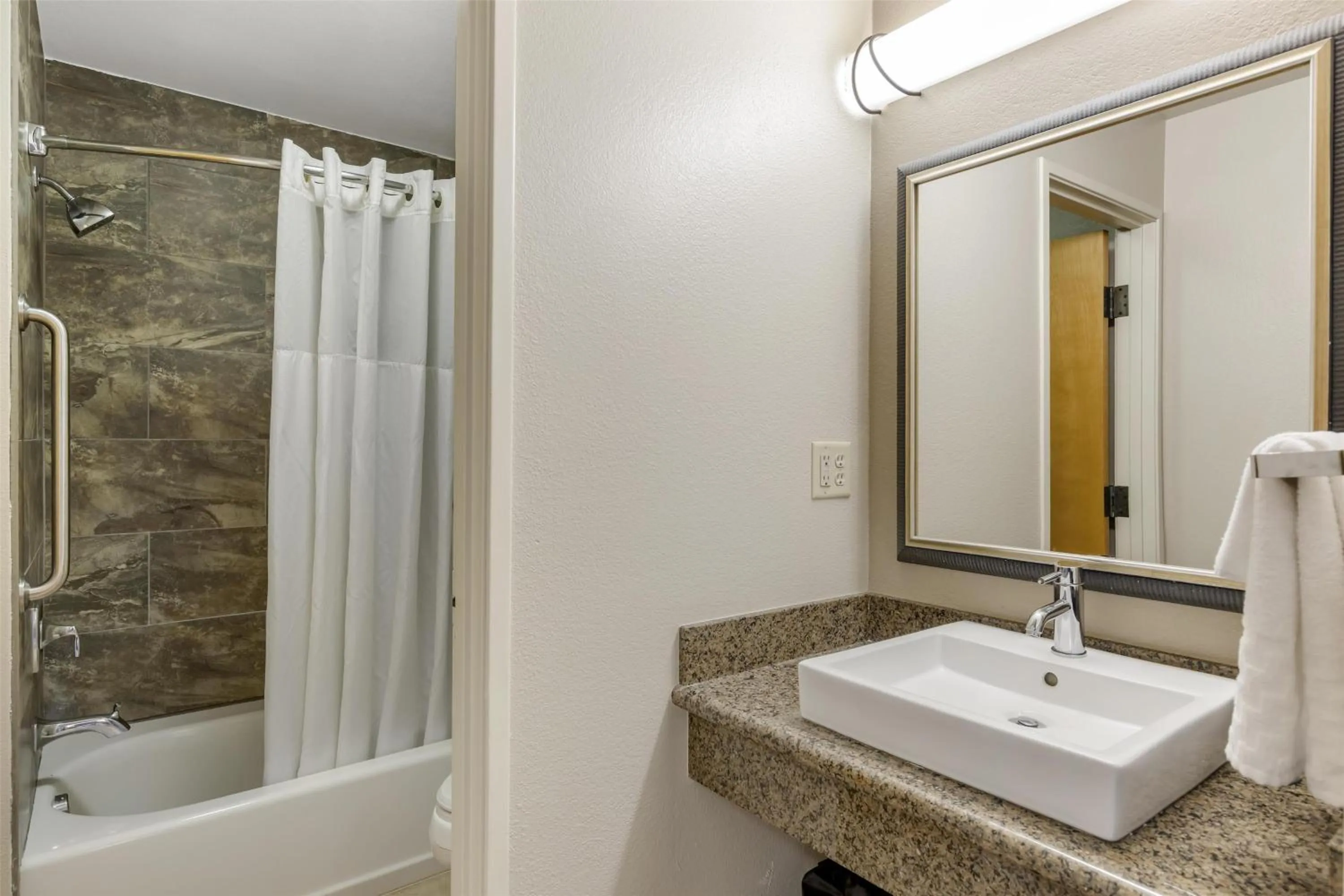 Bathroom in Best Western Plus Riverfront Hotel and Suites