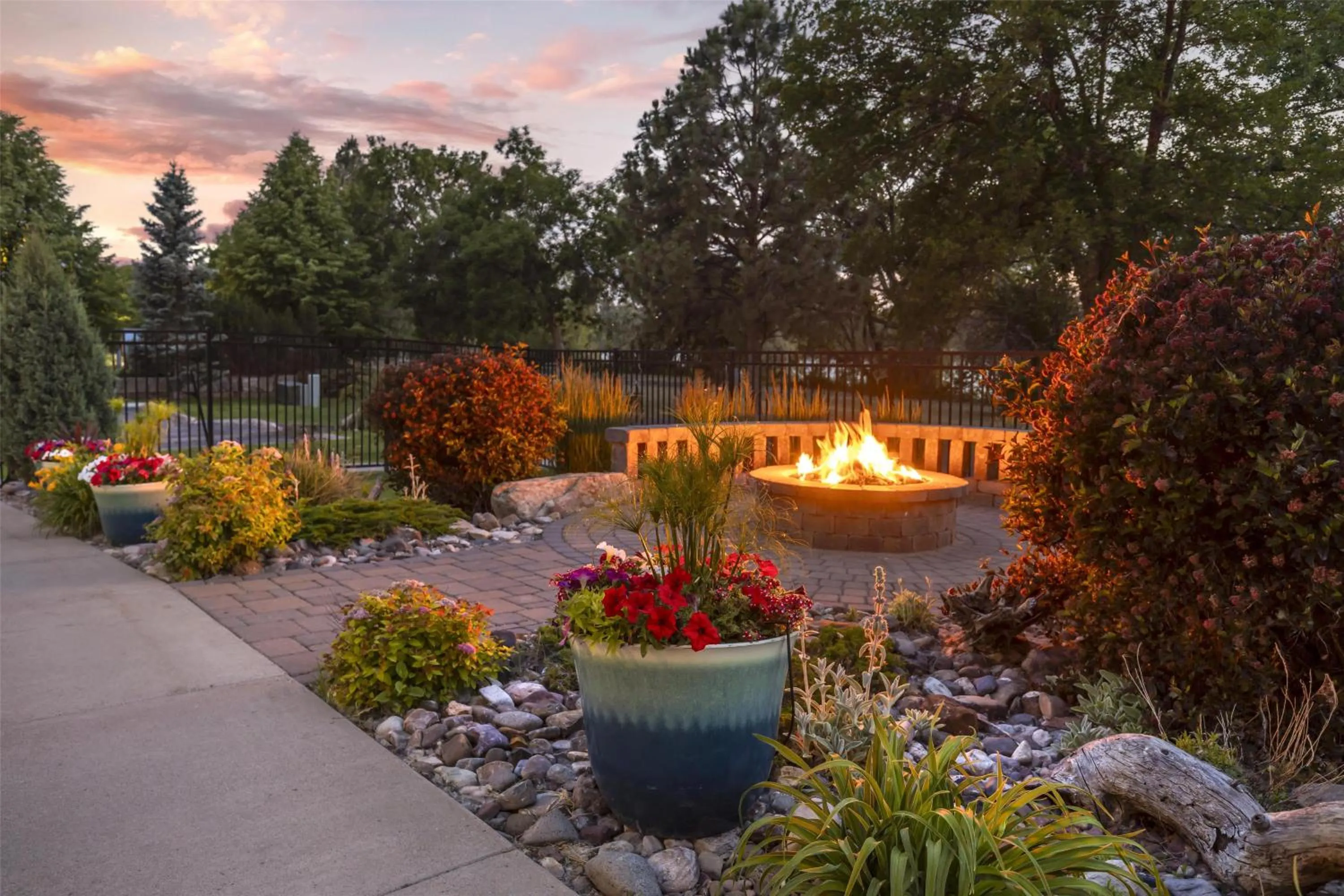 Property building in Best Western Plus Riverfront Hotel and Suites