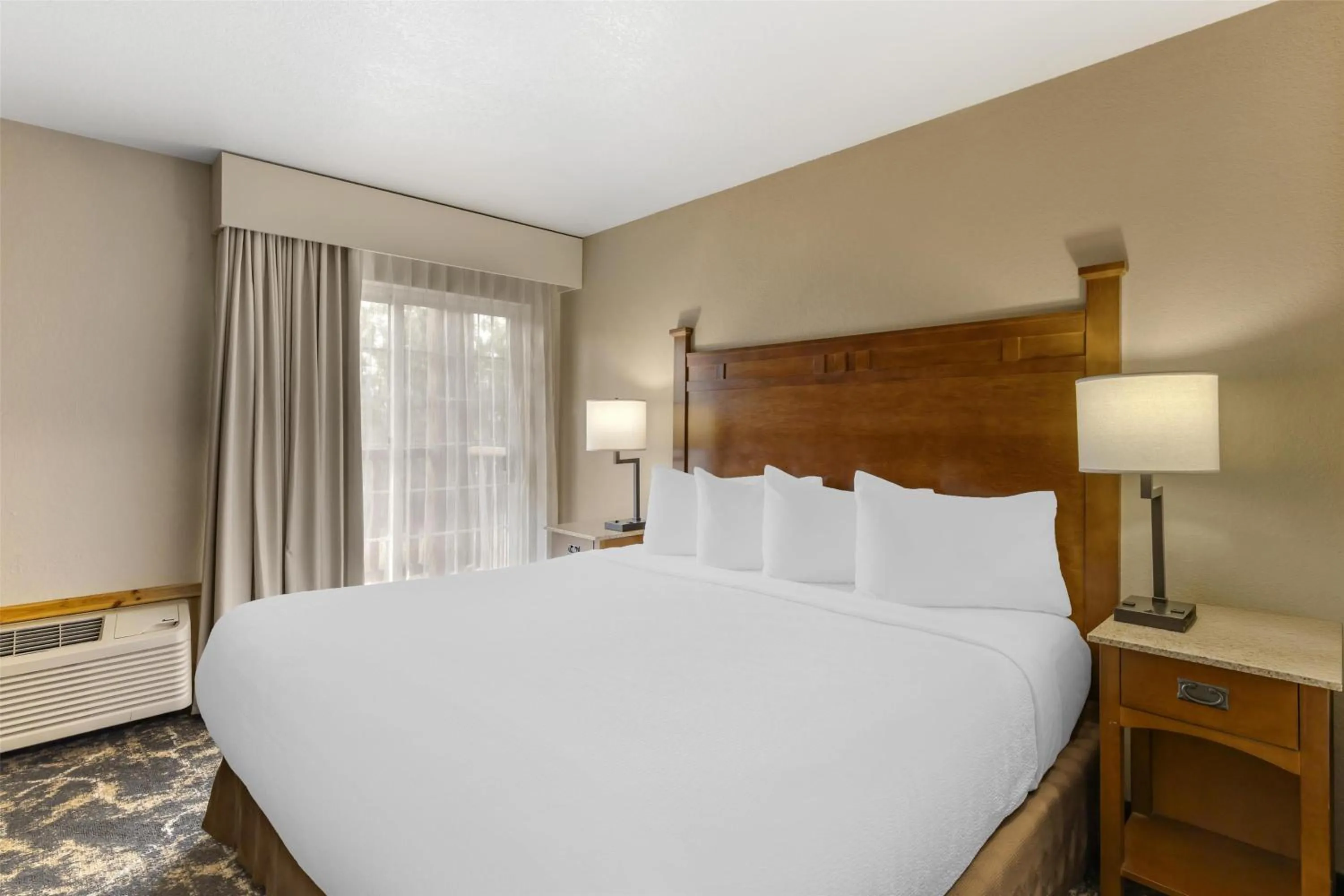 Bedroom, Bed in Best Western Plus Riverfront Hotel and Suites