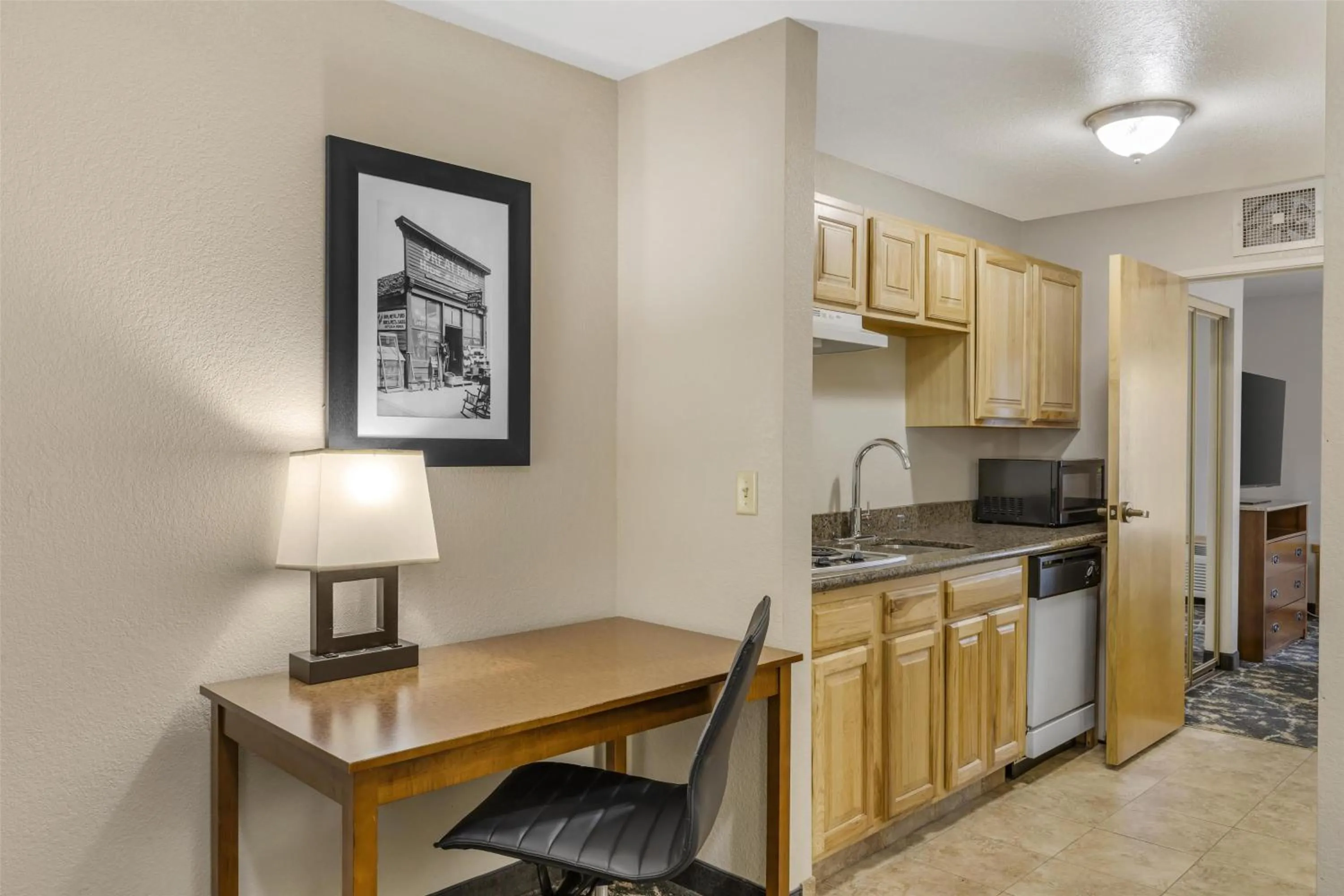 Bedroom in Best Western Plus Riverfront Hotel and Suites