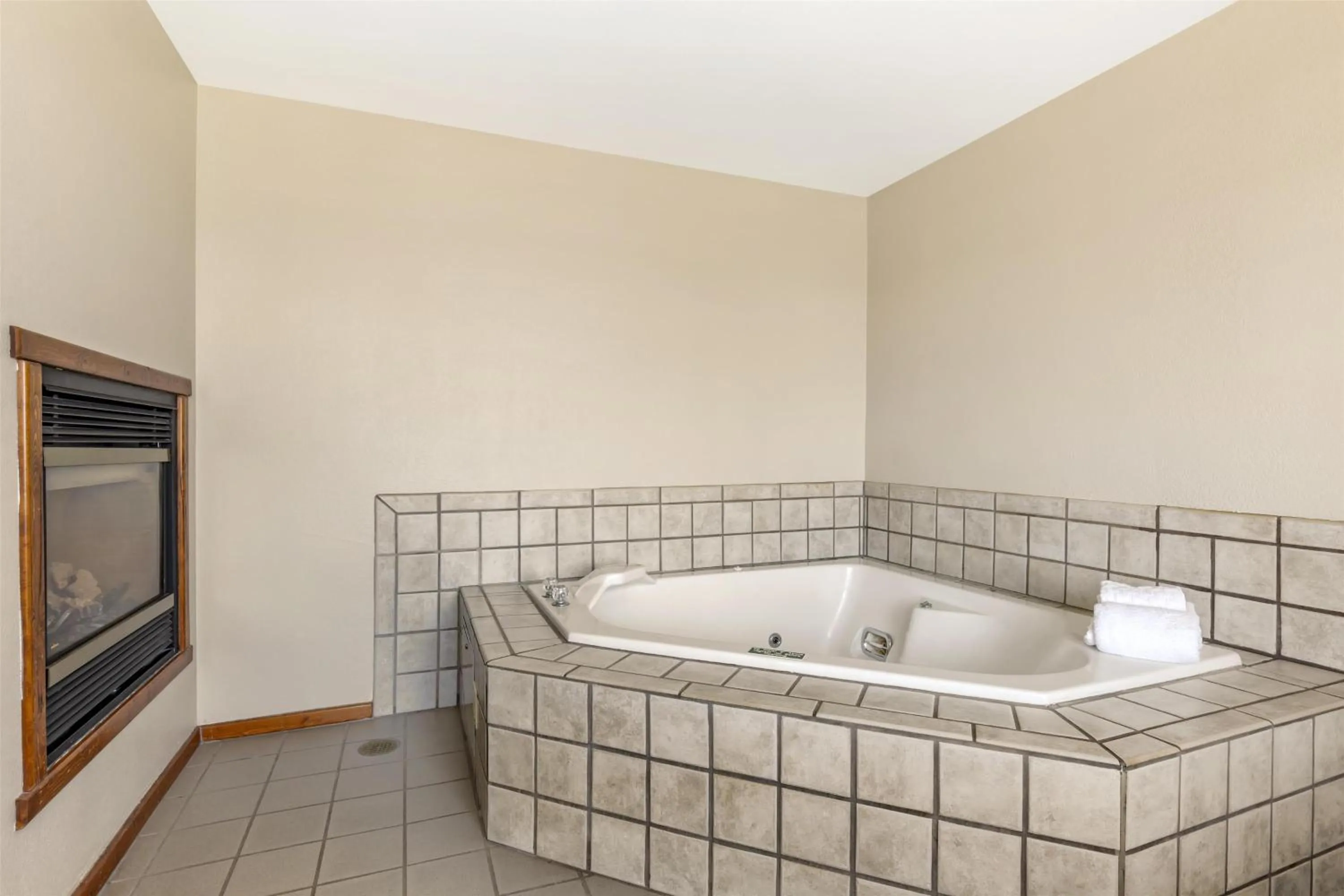 Bedroom in Best Western Plus Riverfront Hotel and Suites