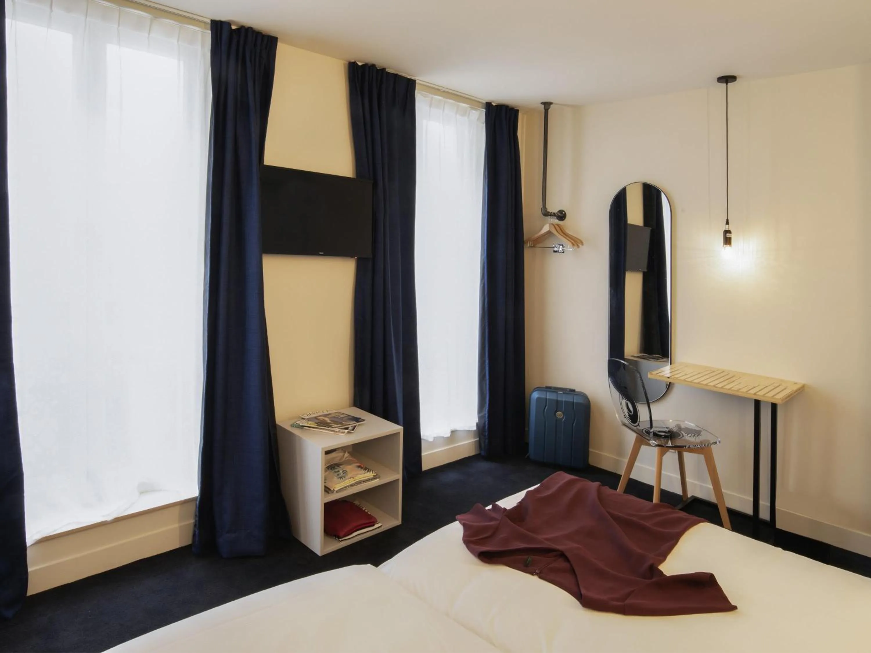 Bedroom, Bed in ibis Styles Paris Opera Lafayette