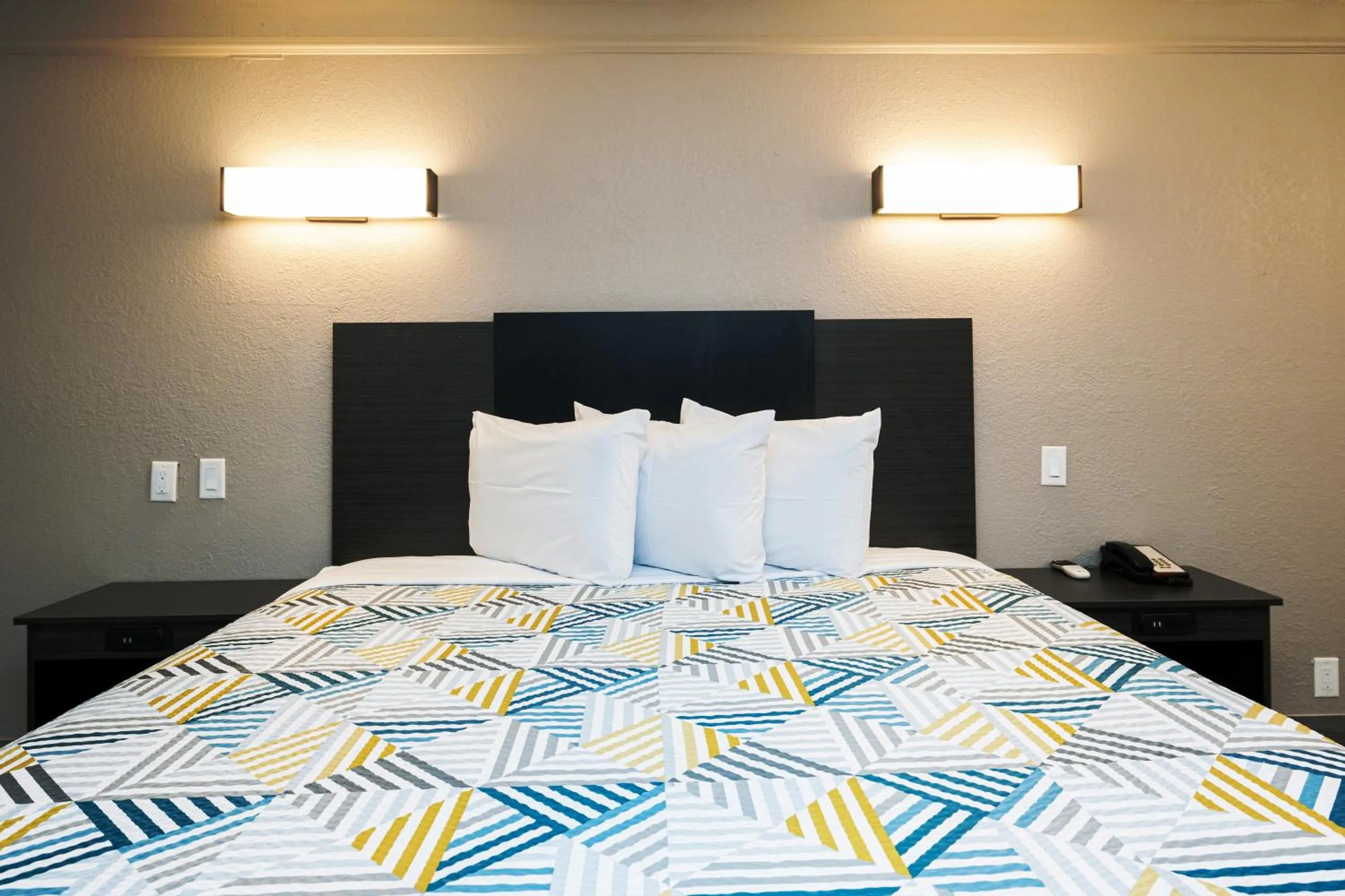 Bed in Motel 6-Baytown, TX - Garth Rd