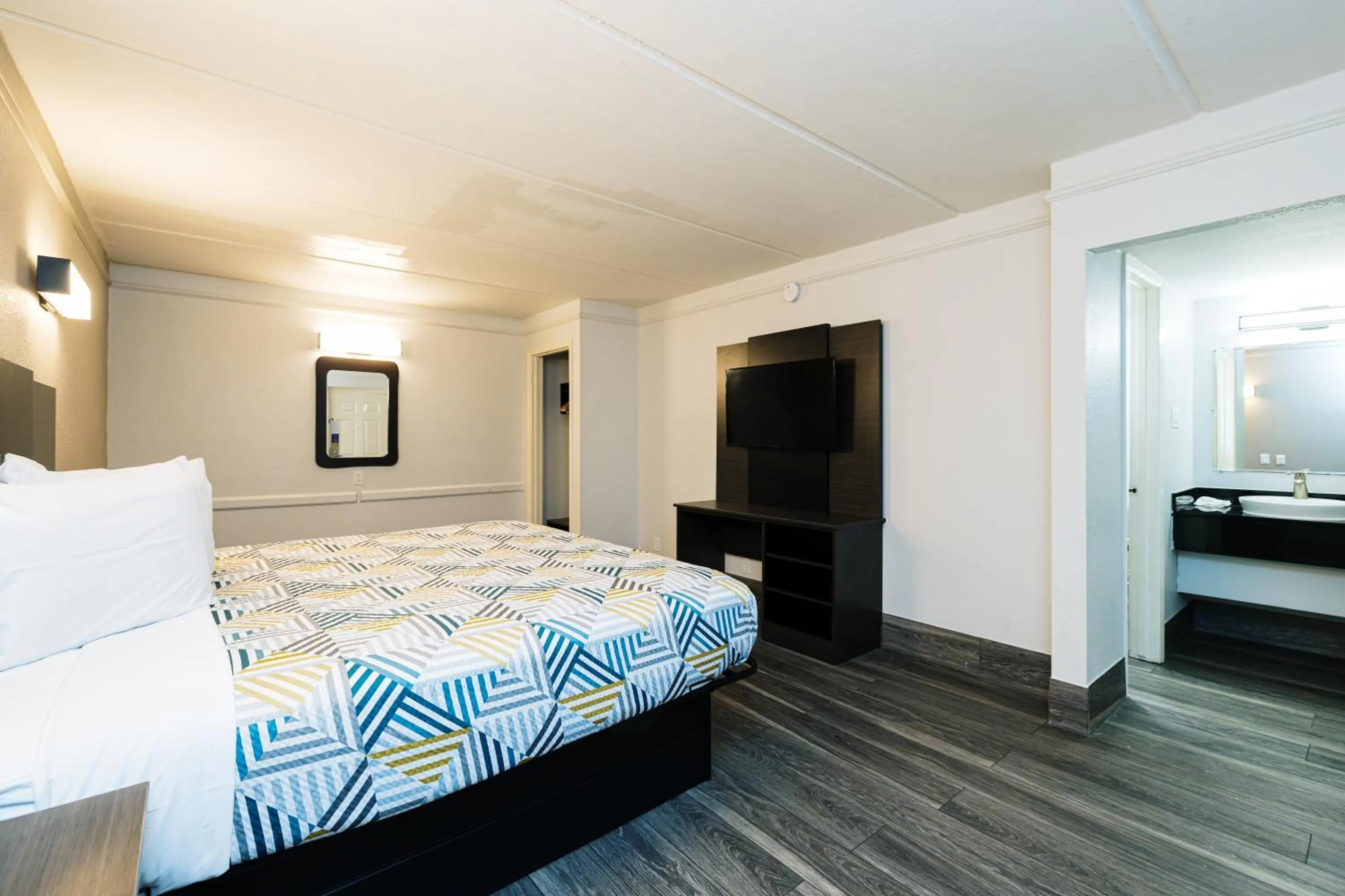 Bed in Motel 6-Baytown, TX - Garth Rd