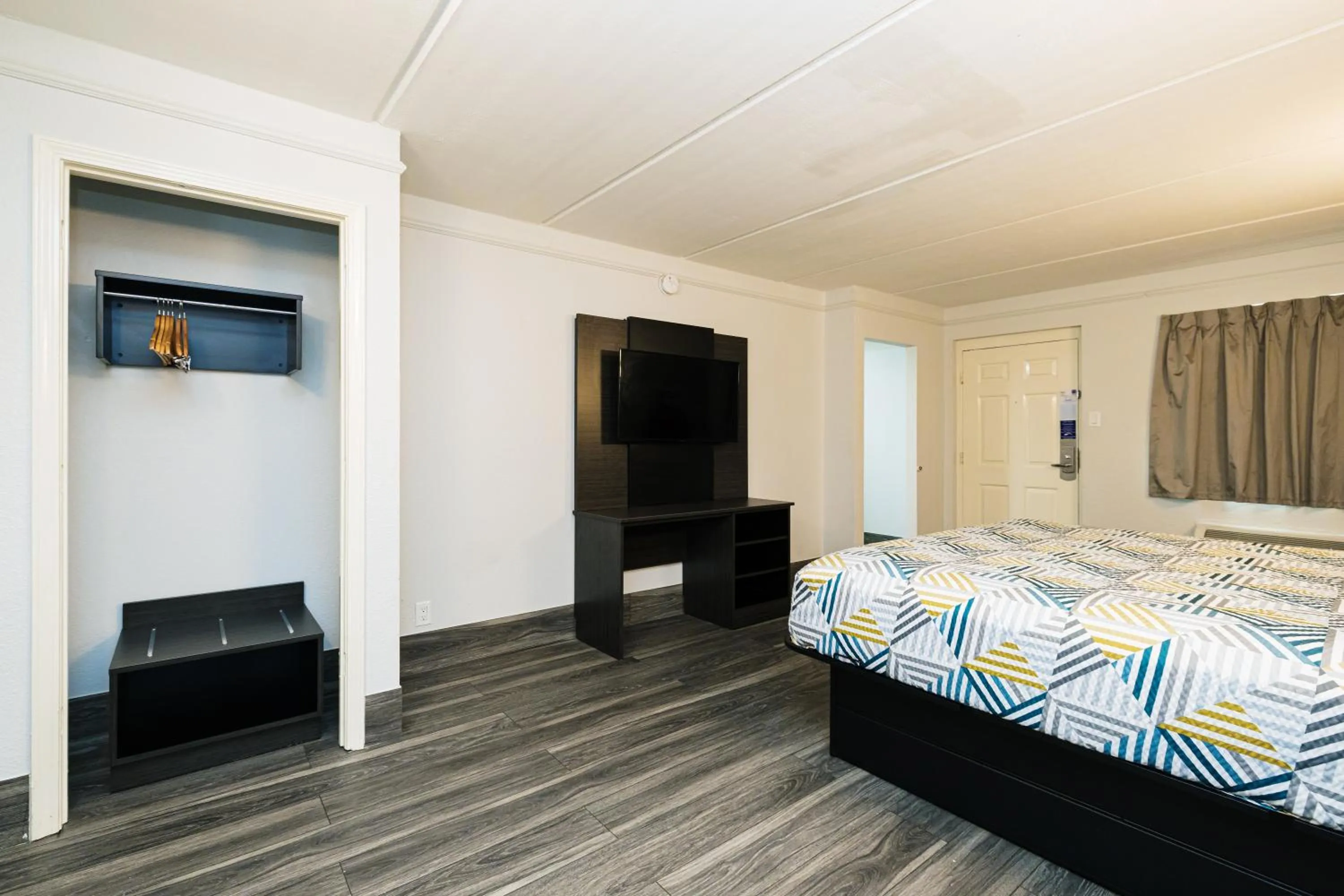 Bed in Motel 6-Baytown, TX - Garth Rd