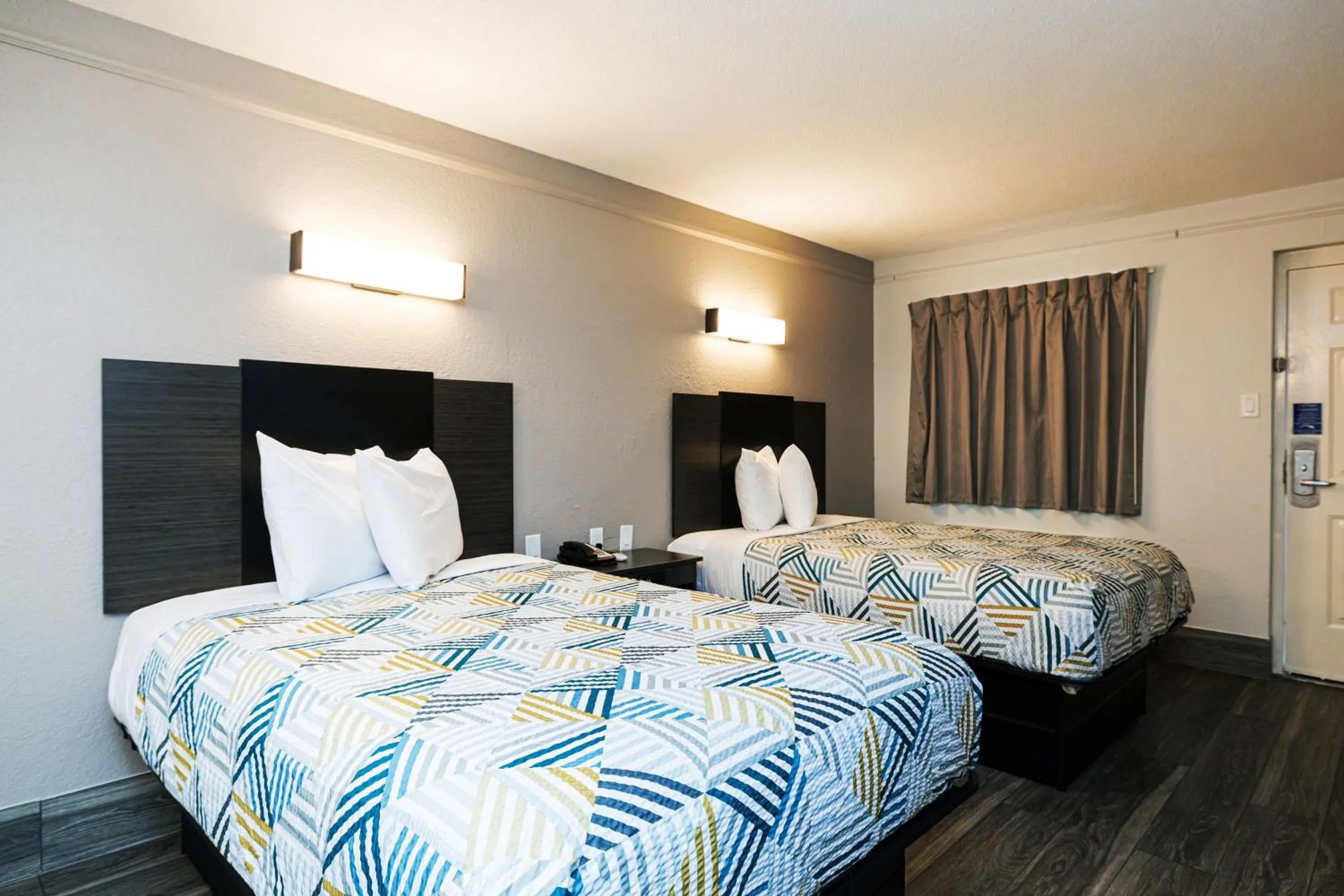 Bed in Motel 6-Baytown, TX - Garth Rd