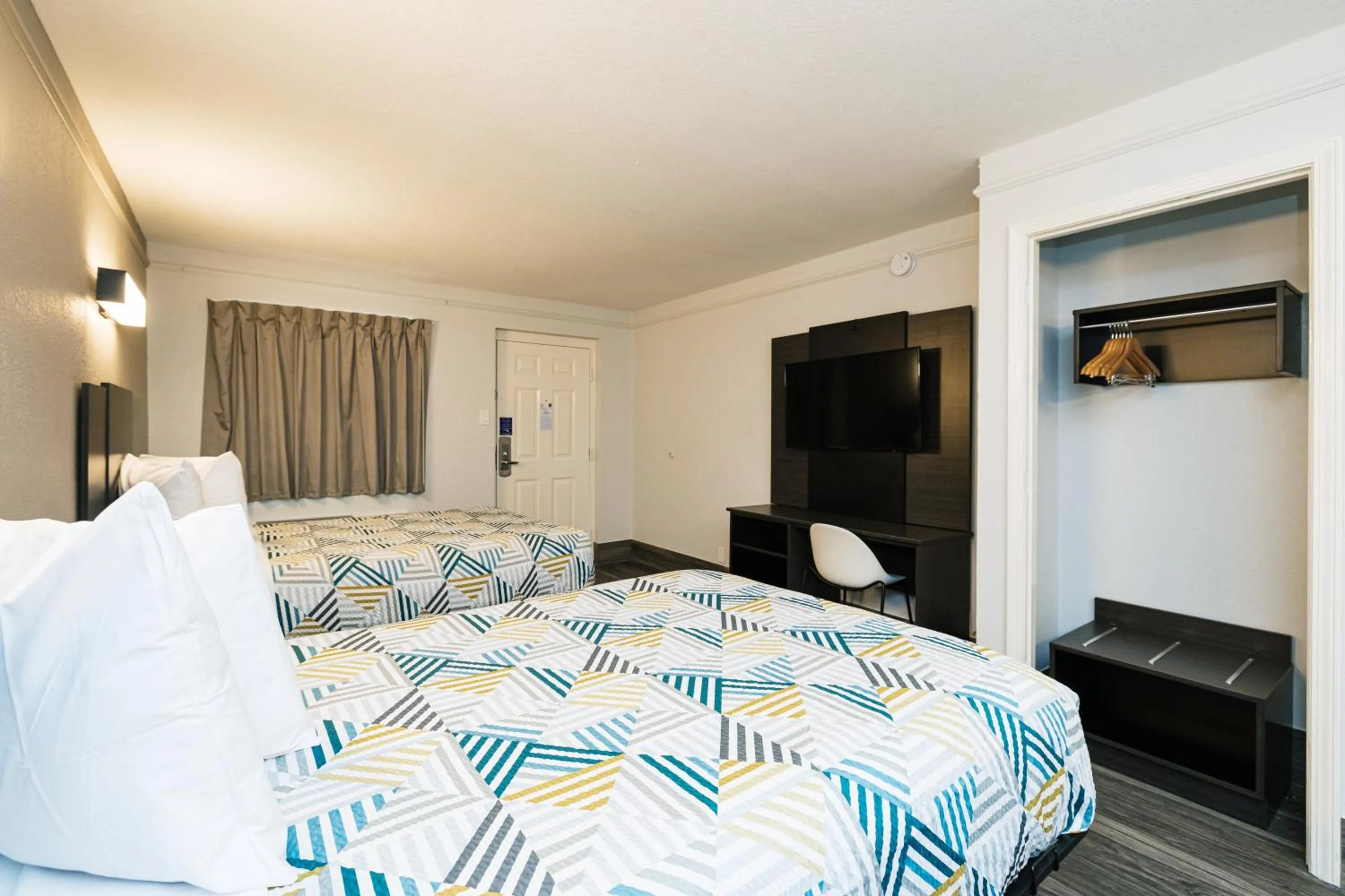 Bed in Motel 6-Baytown, TX - Garth Rd