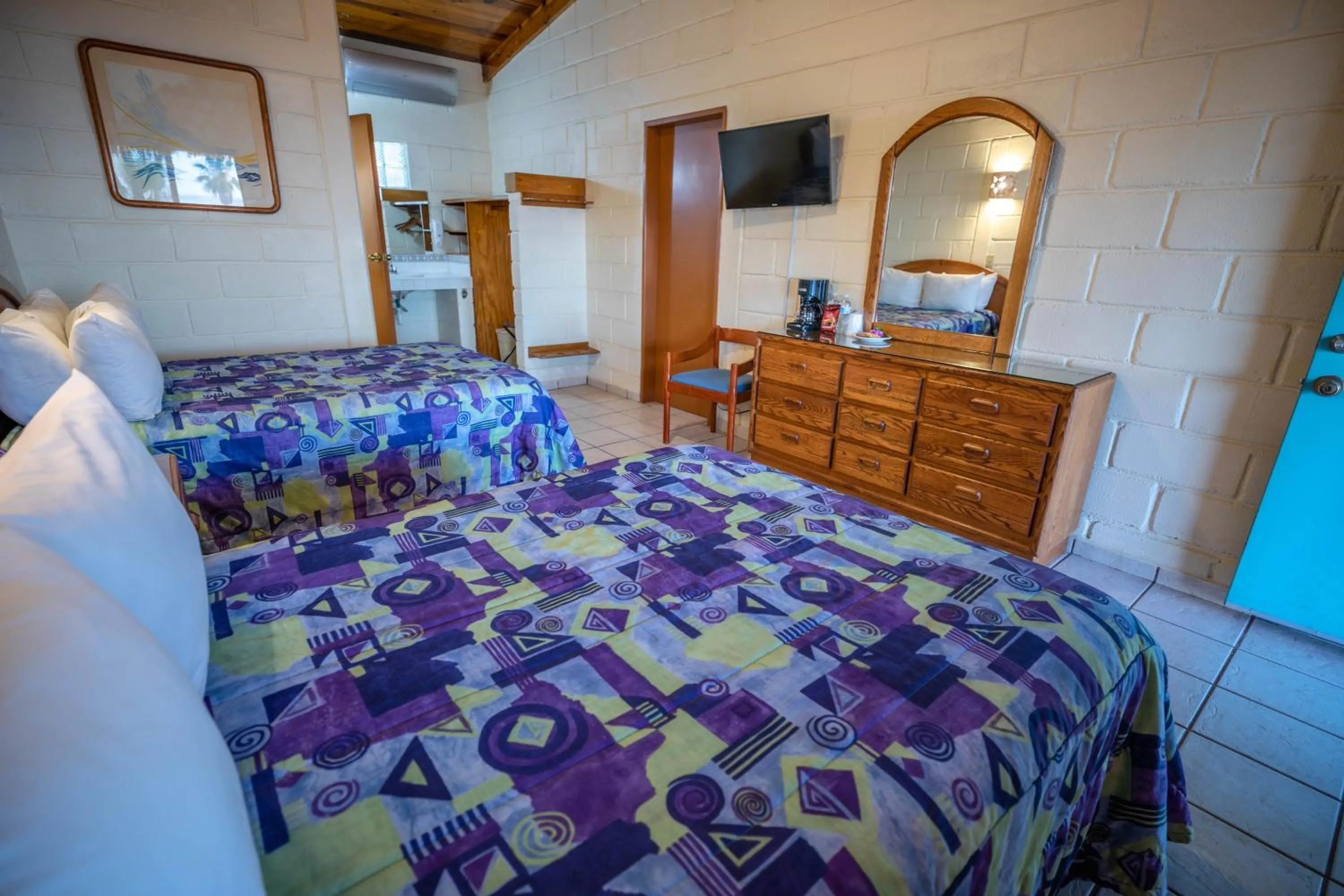 Photo of the whole room, Bed in Hotel Oasis