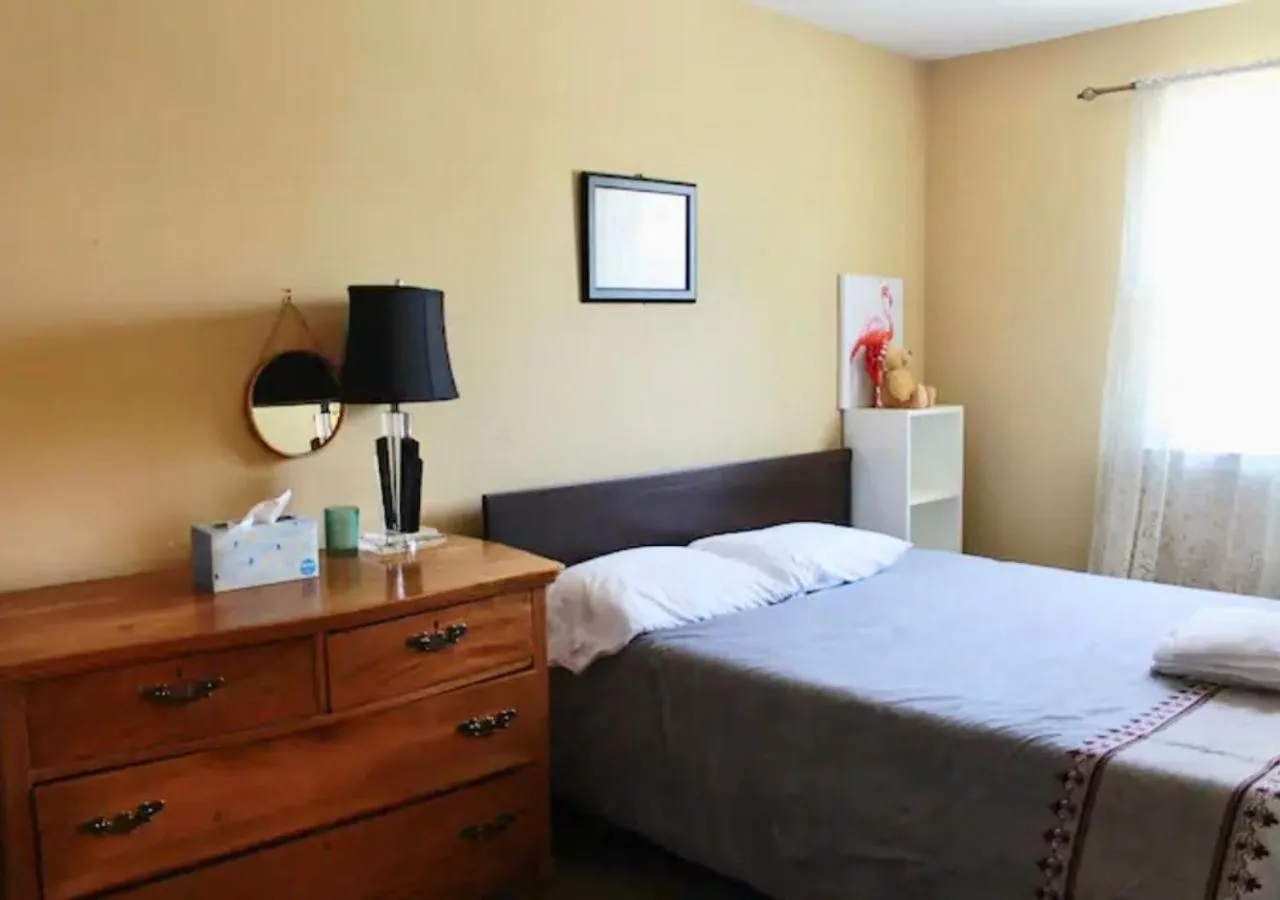 Bed in Tuscany 2900 - Classic Italian Style 3BR w Parking near Airport