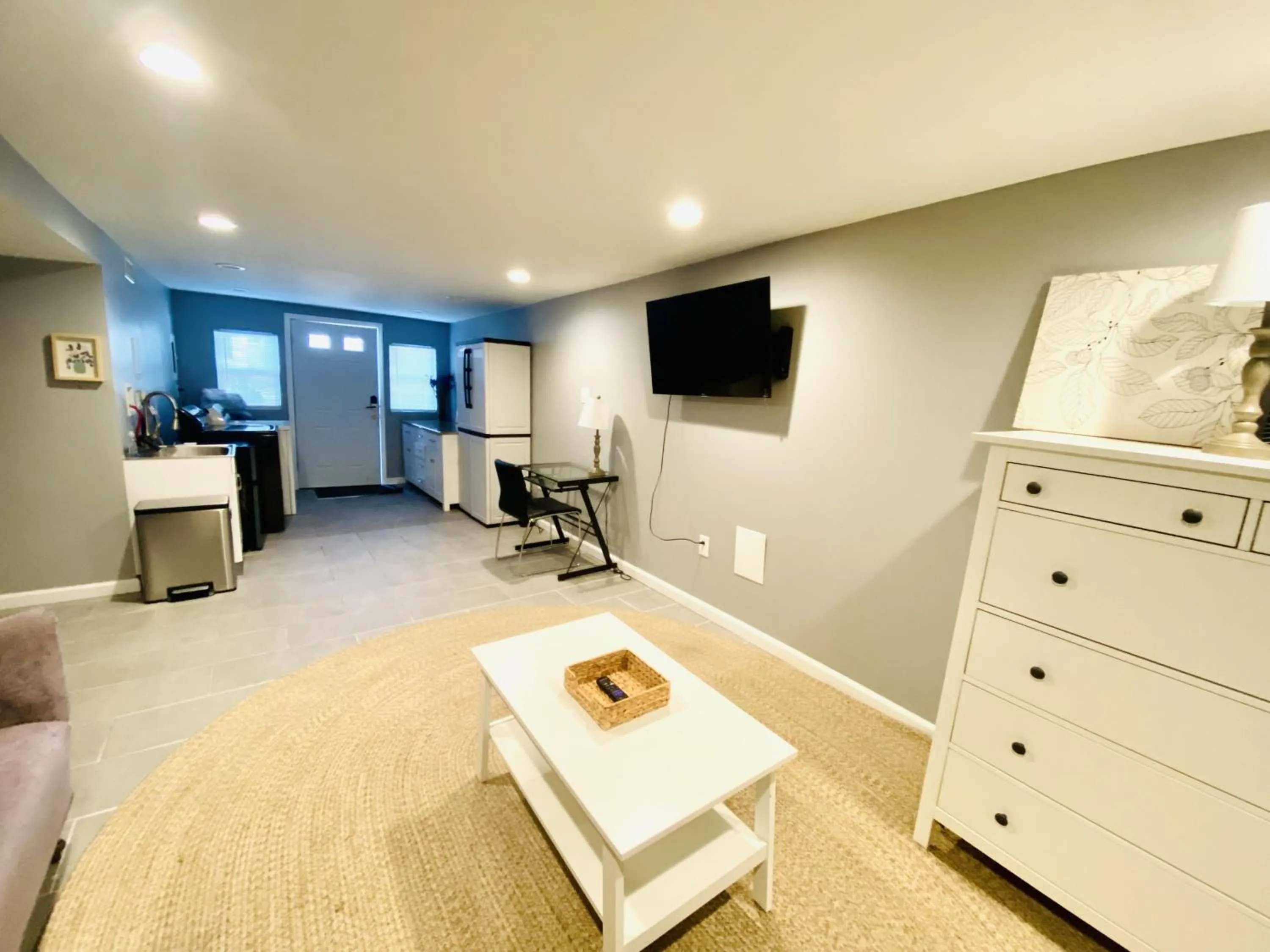 Bed in Tuscany 2900 - Classic Italian Style 3BR w Parking near Airport