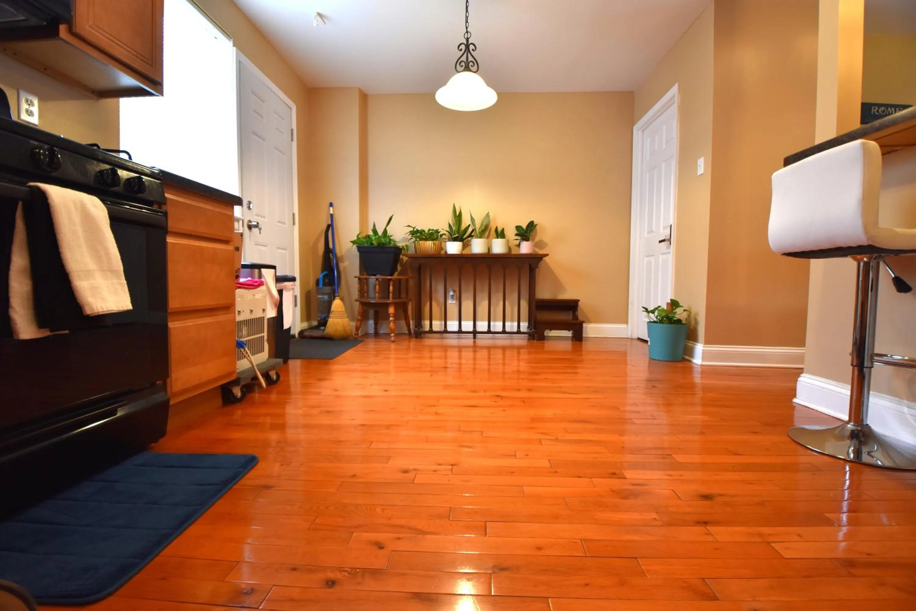 Decorative detail in Tuscany 2900 - Classic Italian Style 3BR w Parking near Airport