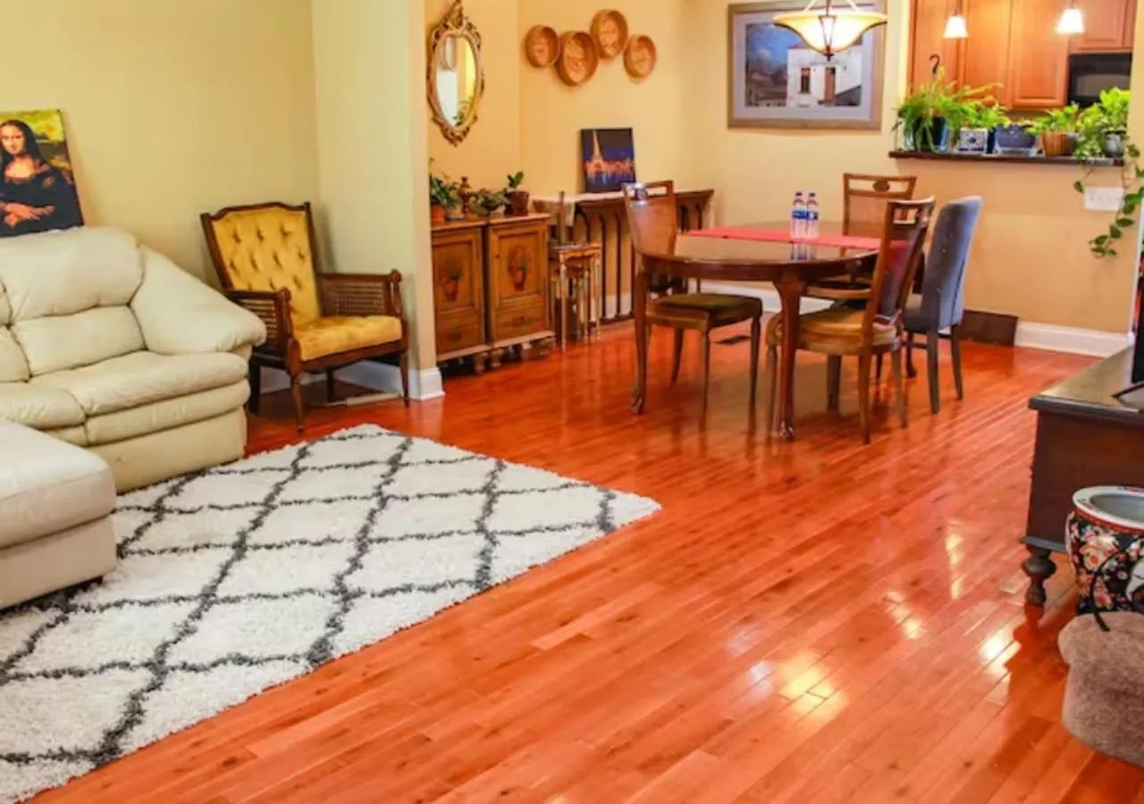 Living room in Tuscany 2900 - Classic Italian Style 3BR w Parking near Airport